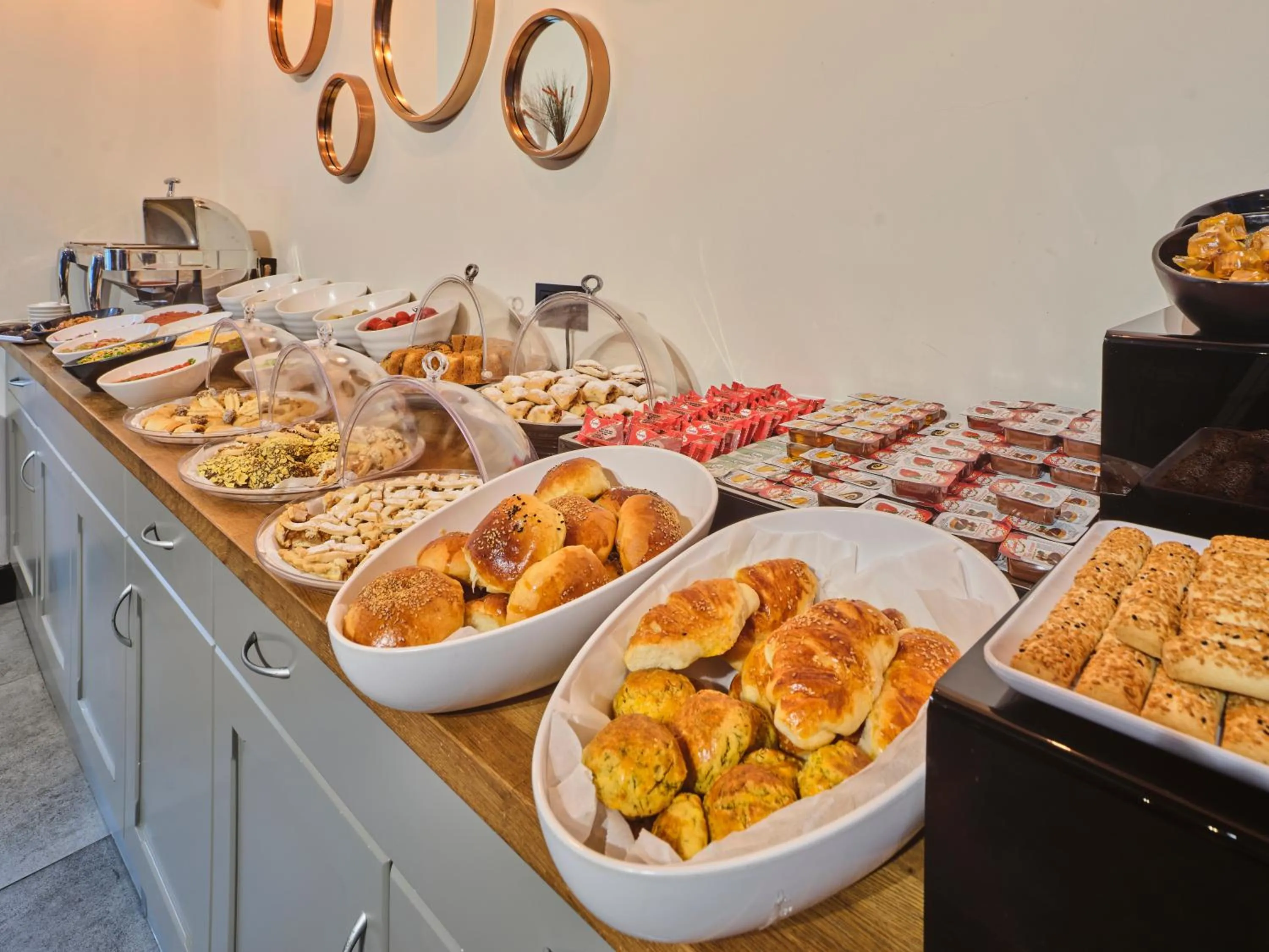 Breakfast in Four-G Hotel