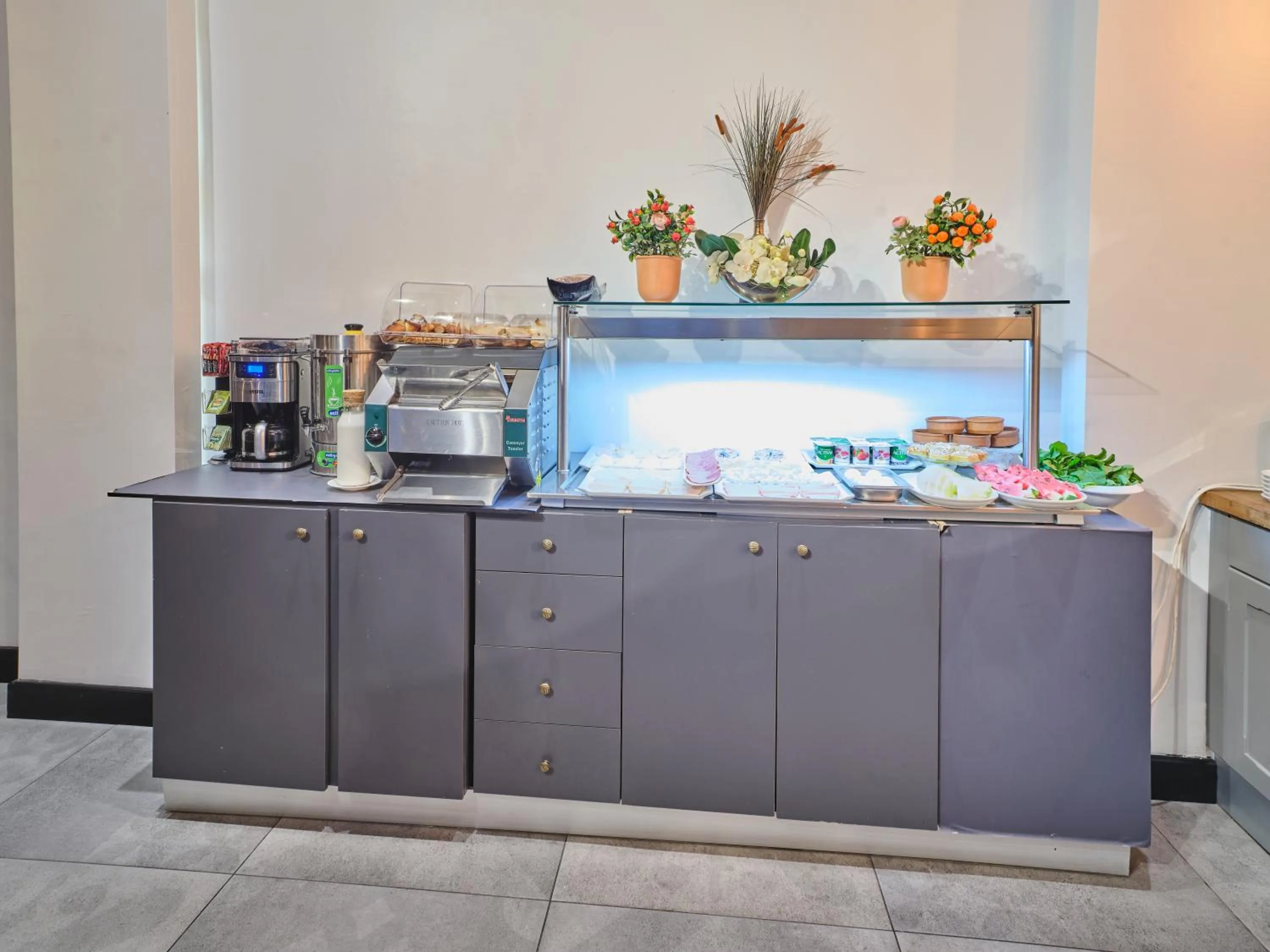 Food and drinks in Four-G Hotel