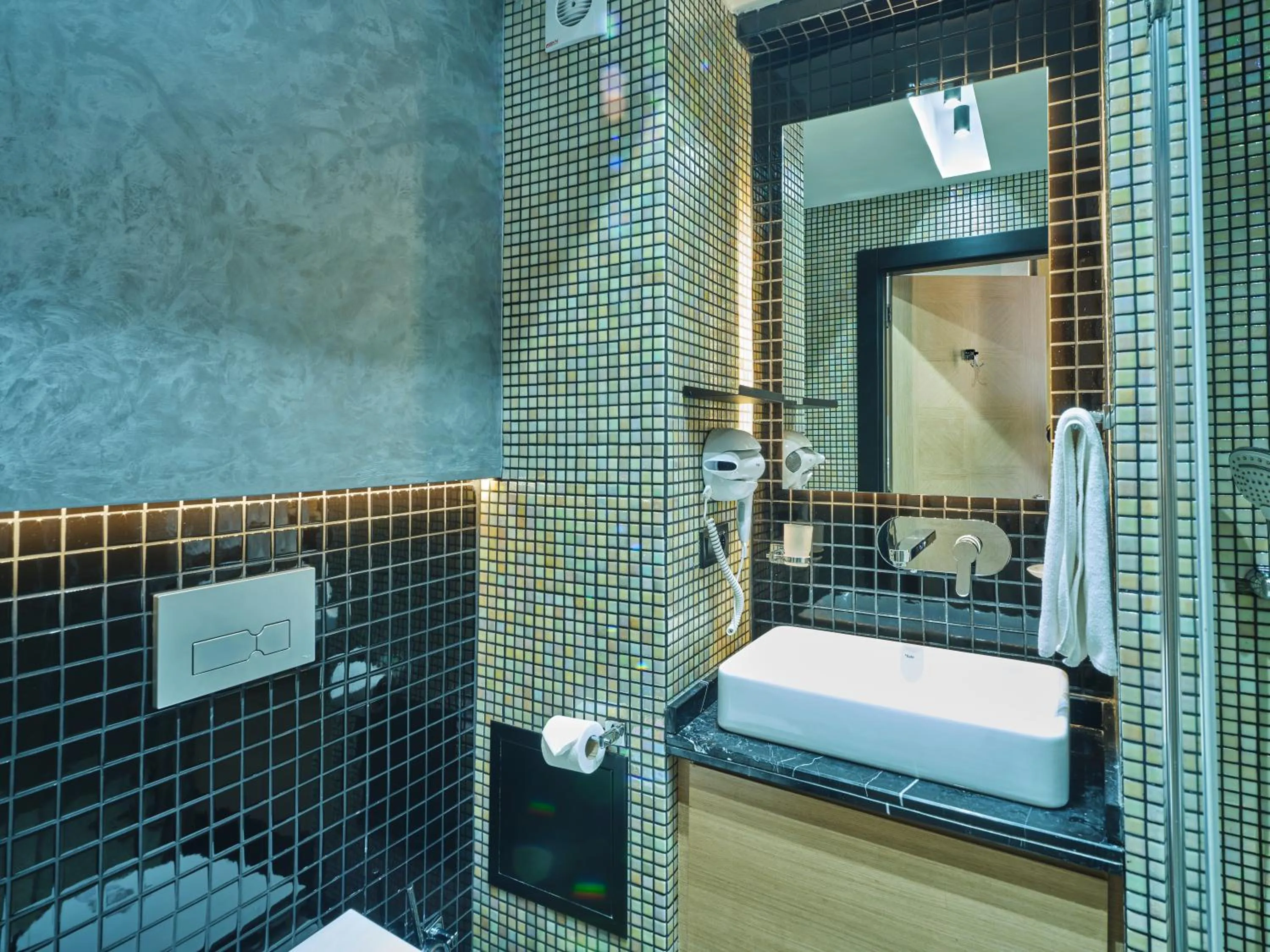 Bathroom, Bed in Four-G Hotel