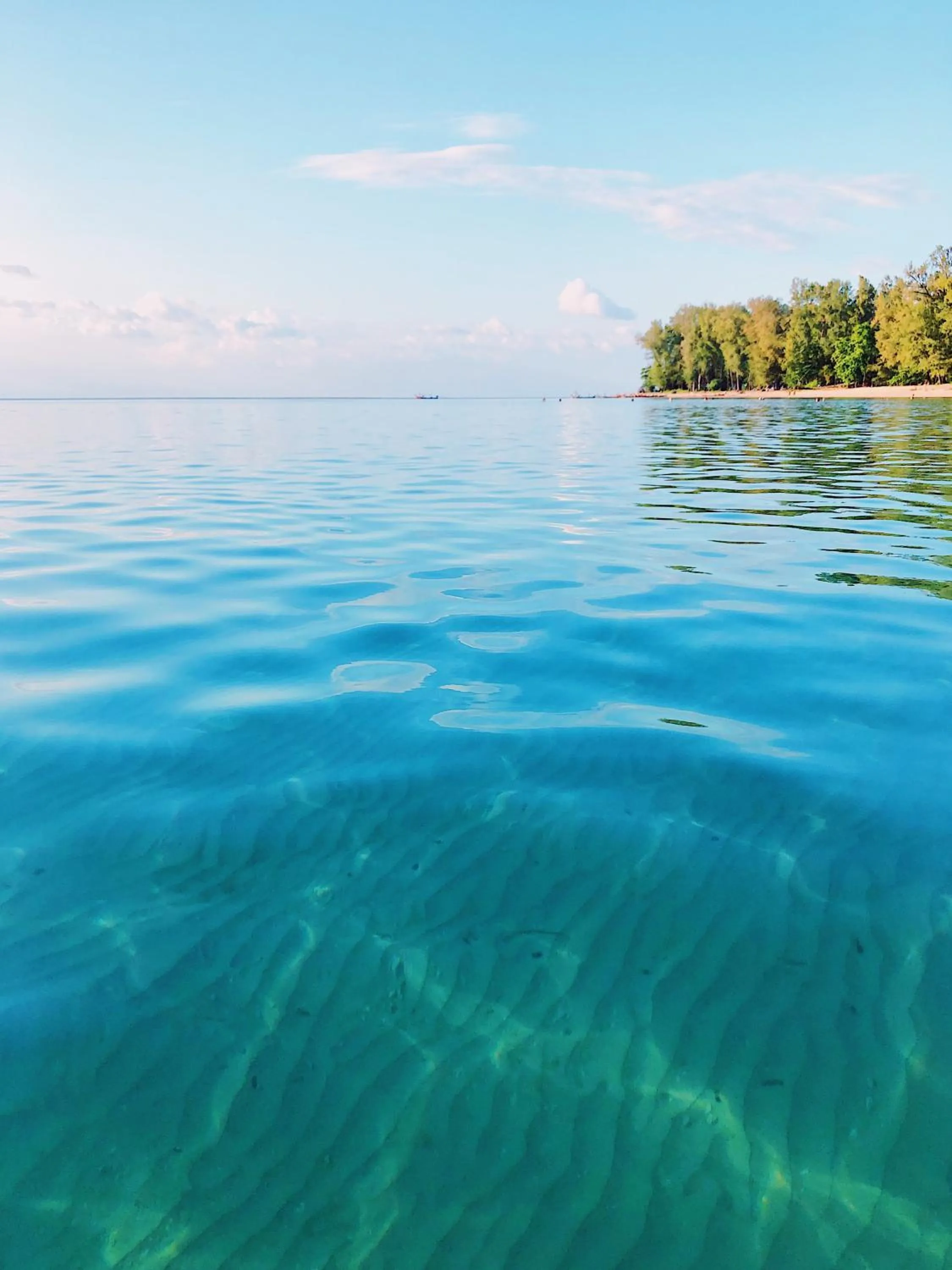 Wow 2 Br Apt Seaview, Pool, Gym, walk to beautiful Nai Yang Beach