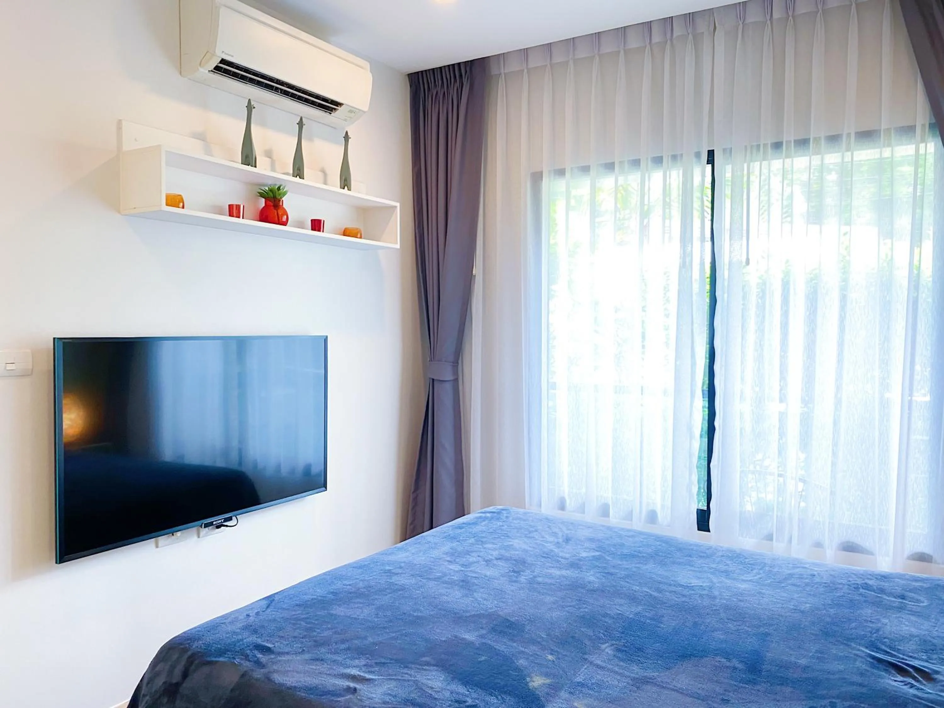 Wow 2 Br Apt Seaview, Pool, Gym, walk to beautiful Nai Yang Beach