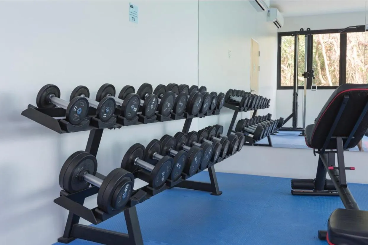 Wow 2 Br Apt Seaview, Pool, Gym, walk to beautiful Nai Yang Beach