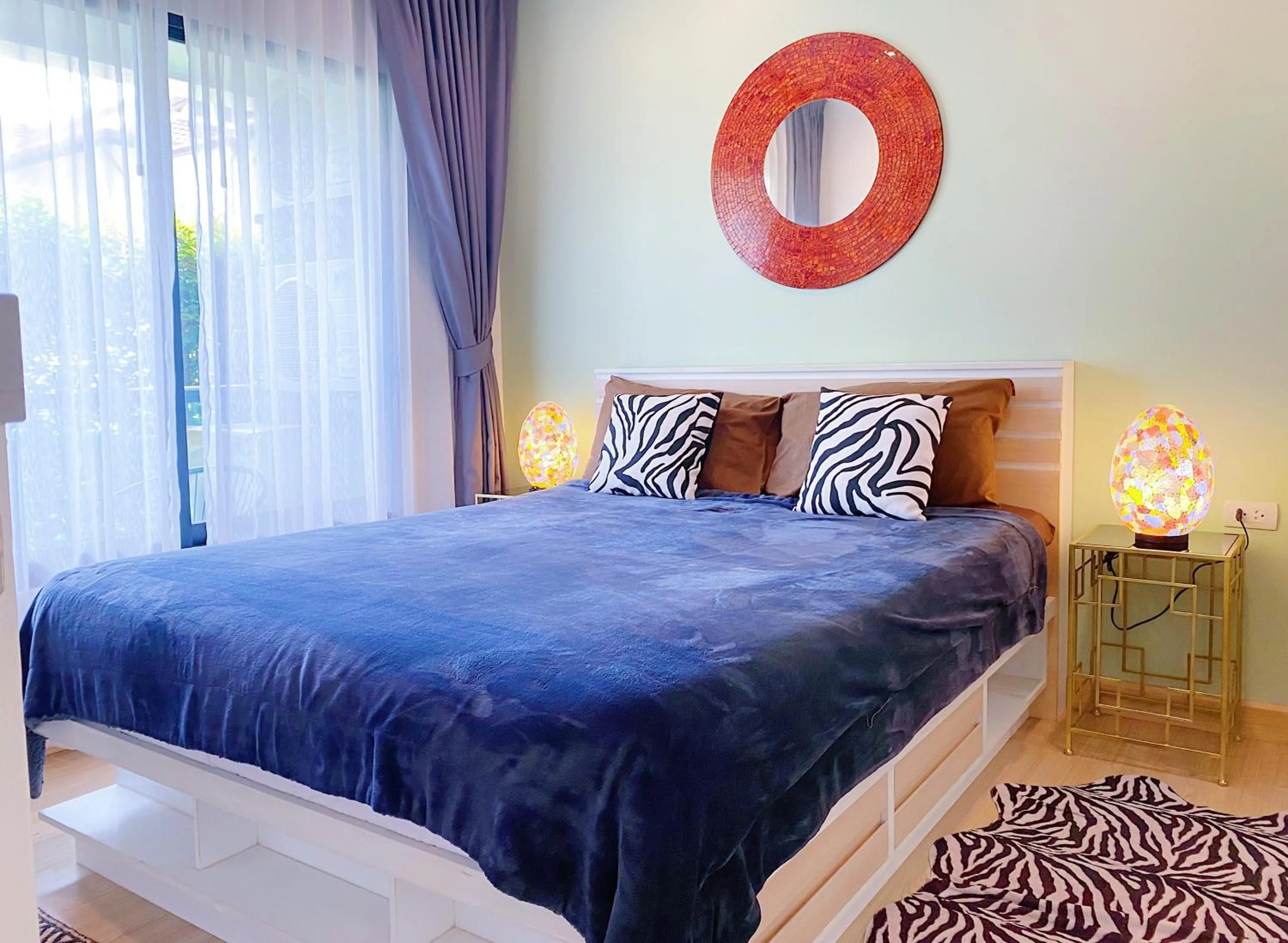 Bedroom in Wow 2 Br Apt Seaview, Pool, Gym, walk to beautiful Nai Yang Beach