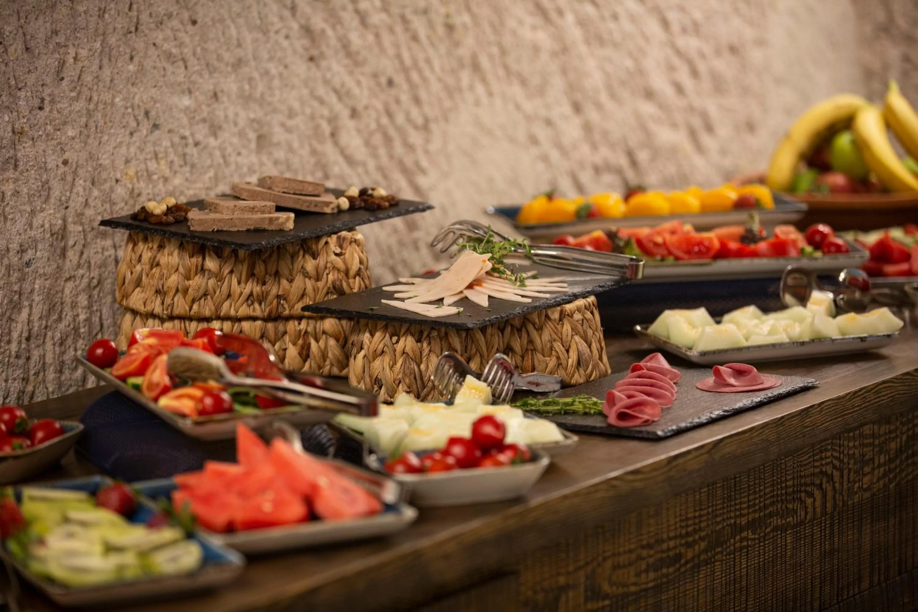 Restaurant/places to eat in Nino Cave Suites