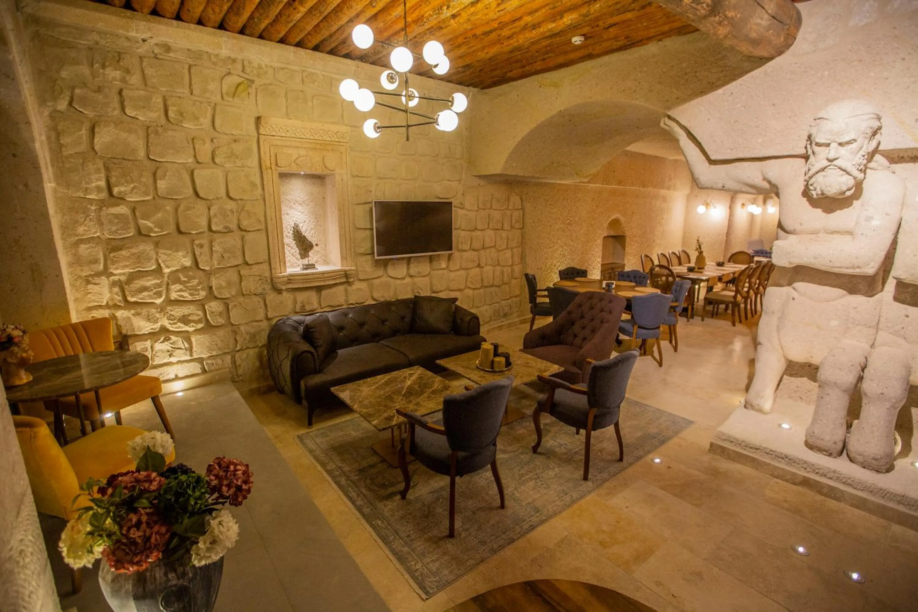 Restaurant/places to eat in Nino Cave Suites
