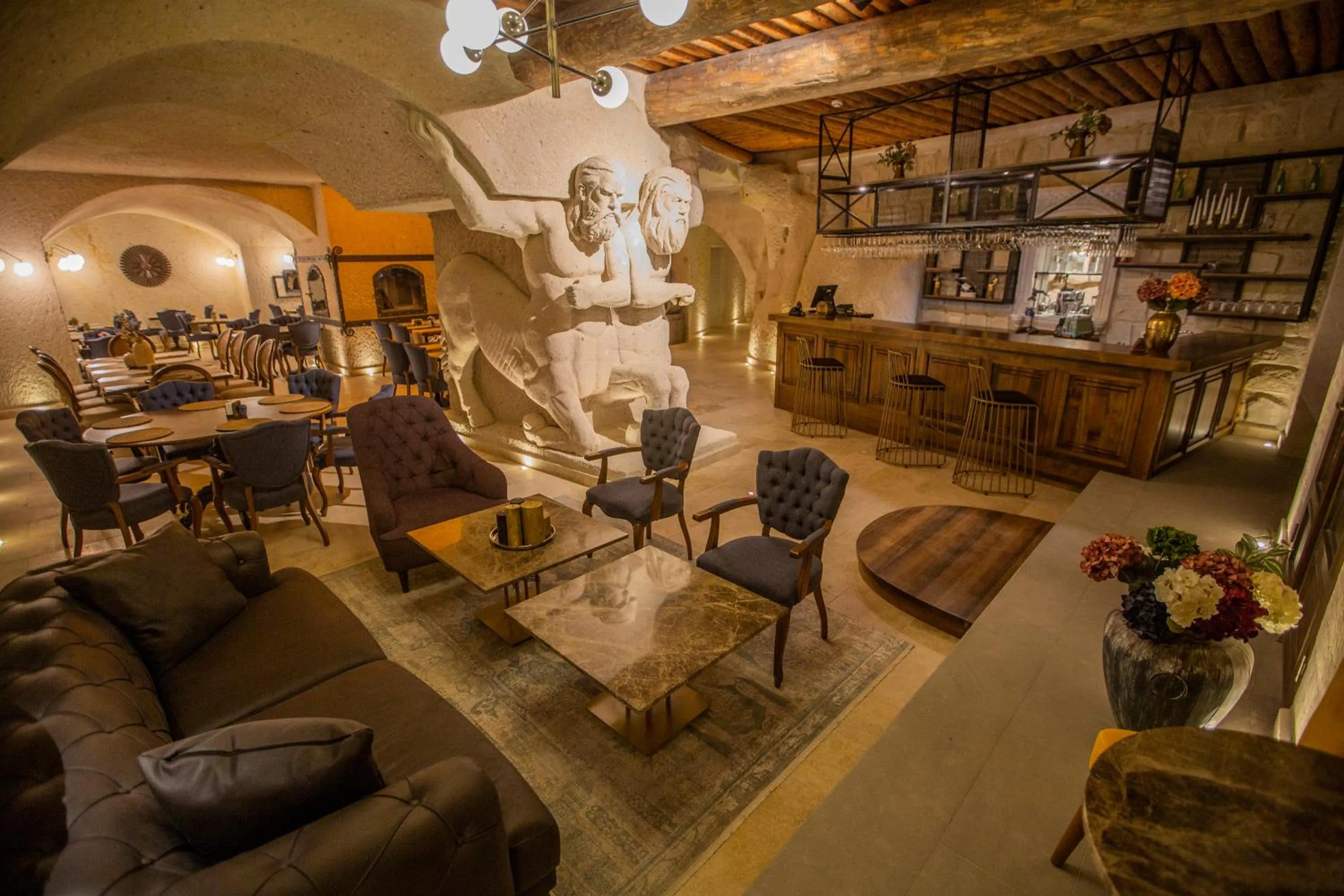 Restaurant/places to eat in Nino Cave Suites