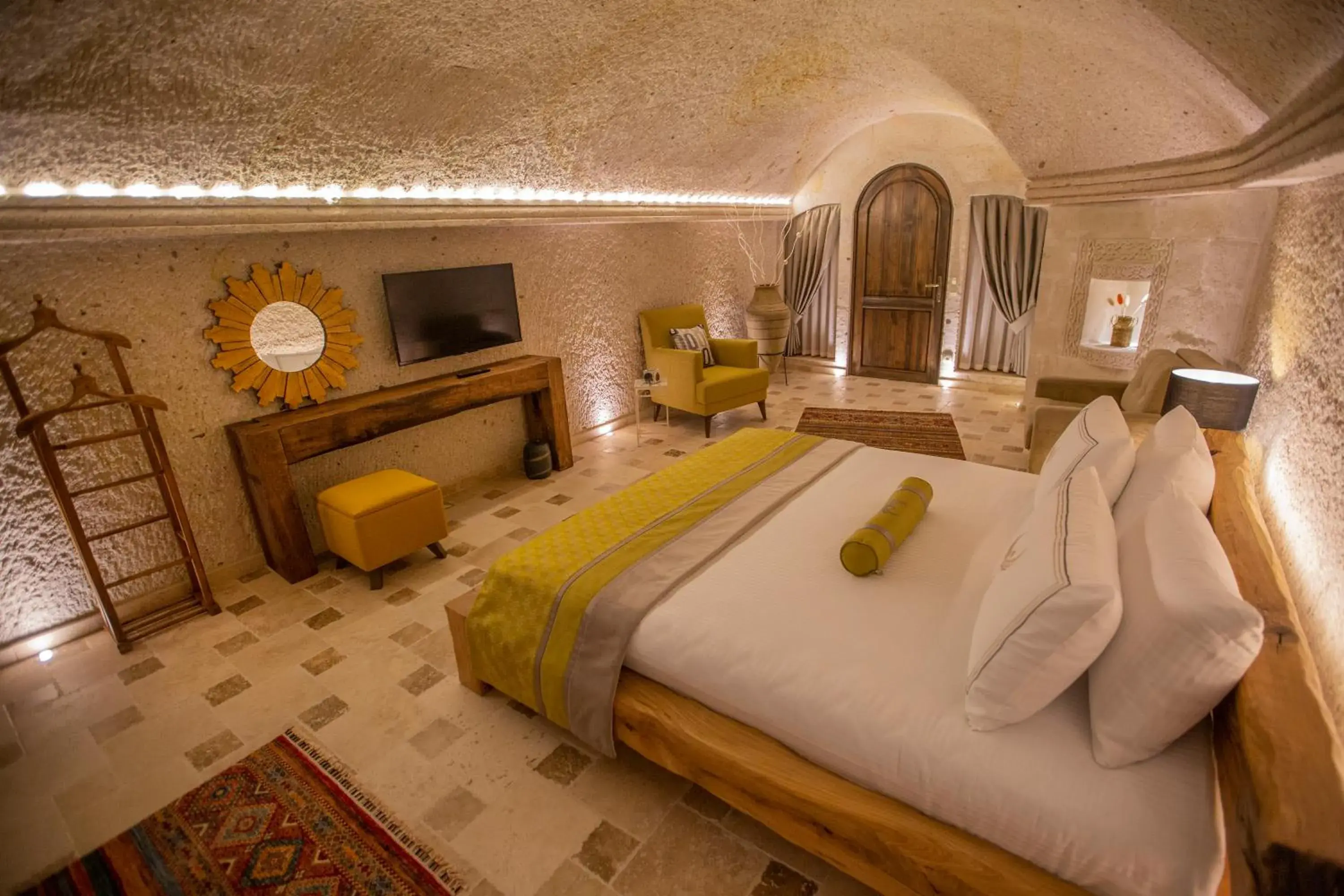 TV and multimedia, Bed in Nino Cave Suites TV and multimedia, Bed in Nino Cave Suites