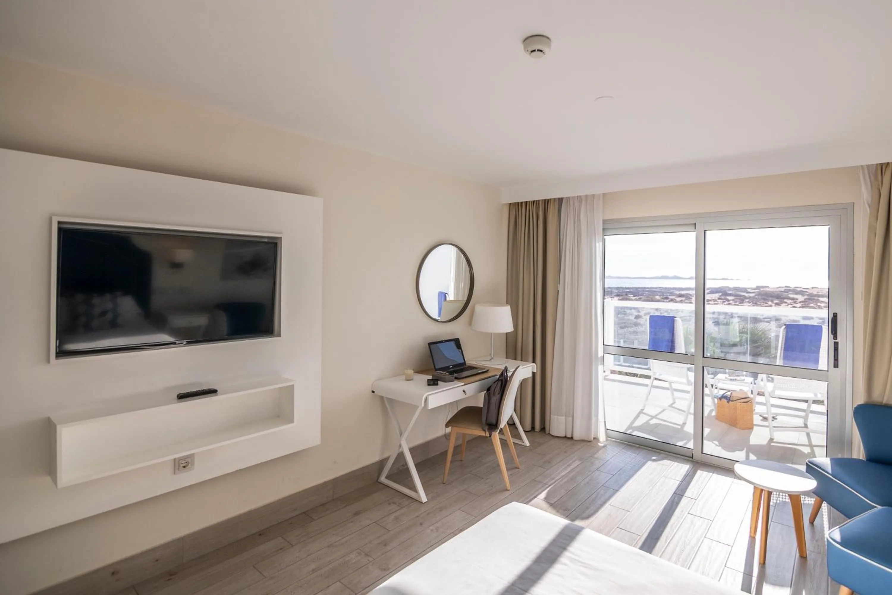 TV and multimedia in Hotel Boutique TAO Caleta Mar