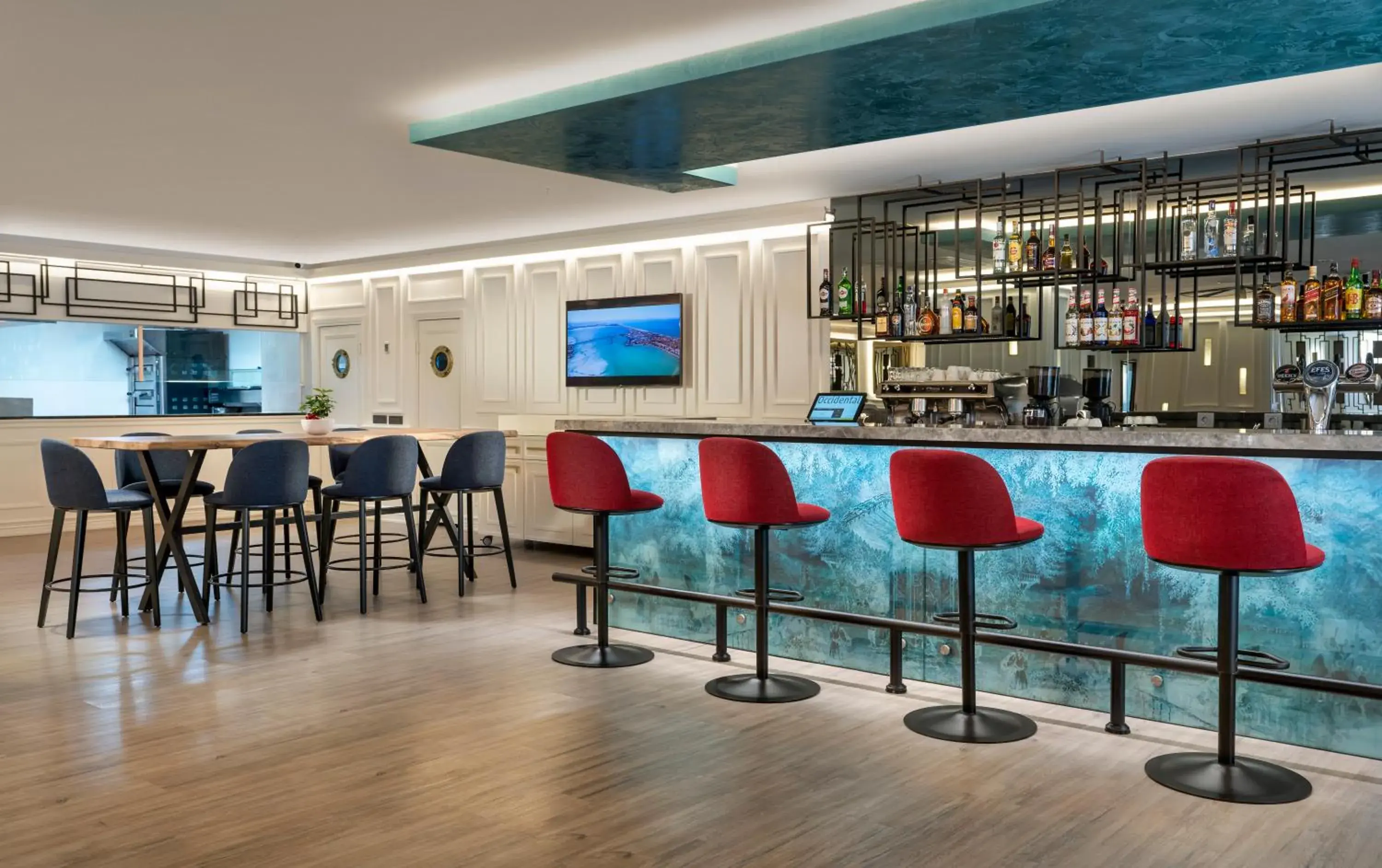 Lounge or bar in Occidental Taksim Lounge or bar in Occidental Taksim