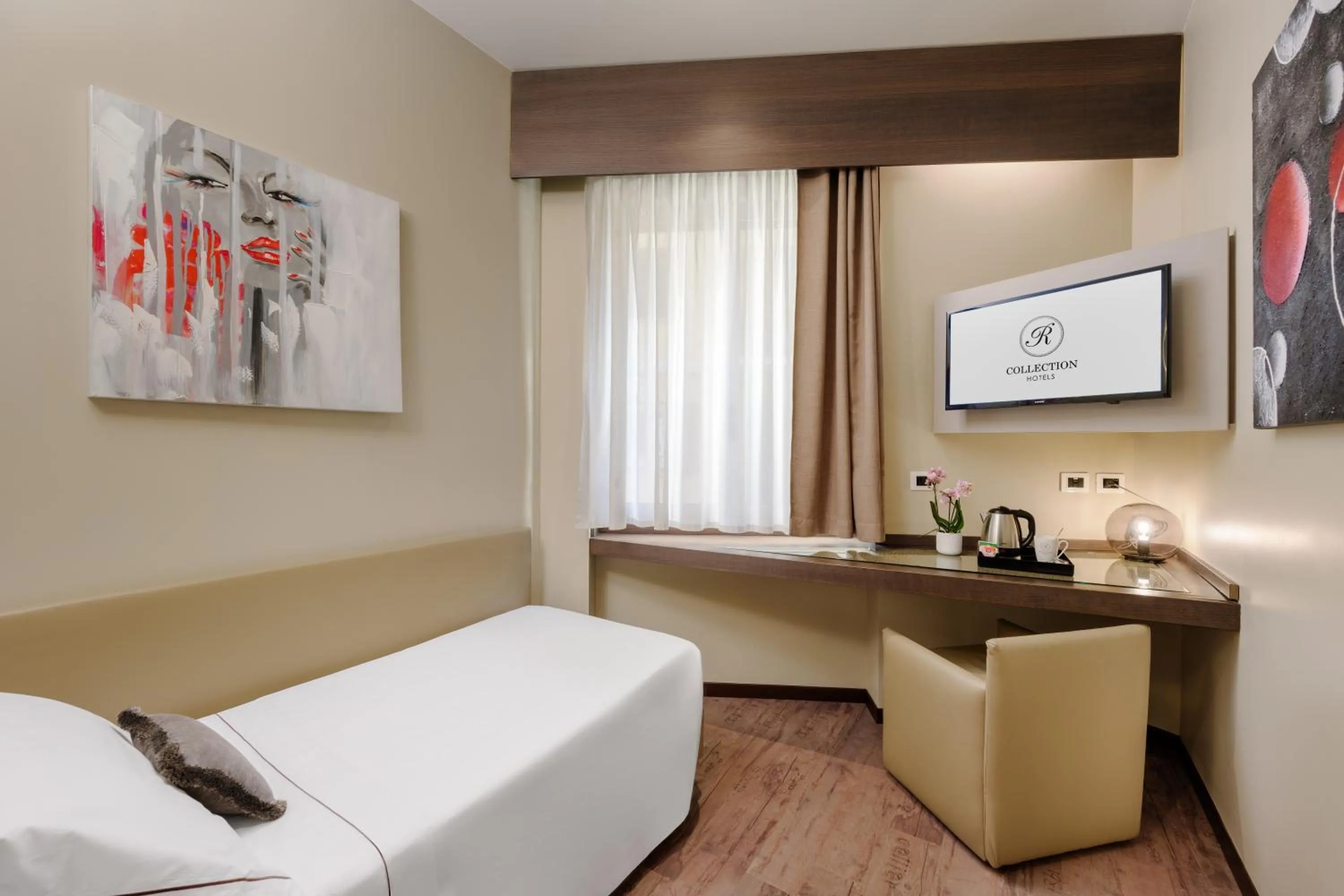 Bedroom, Bed in Hotel Mentana, by R Collection Hotels