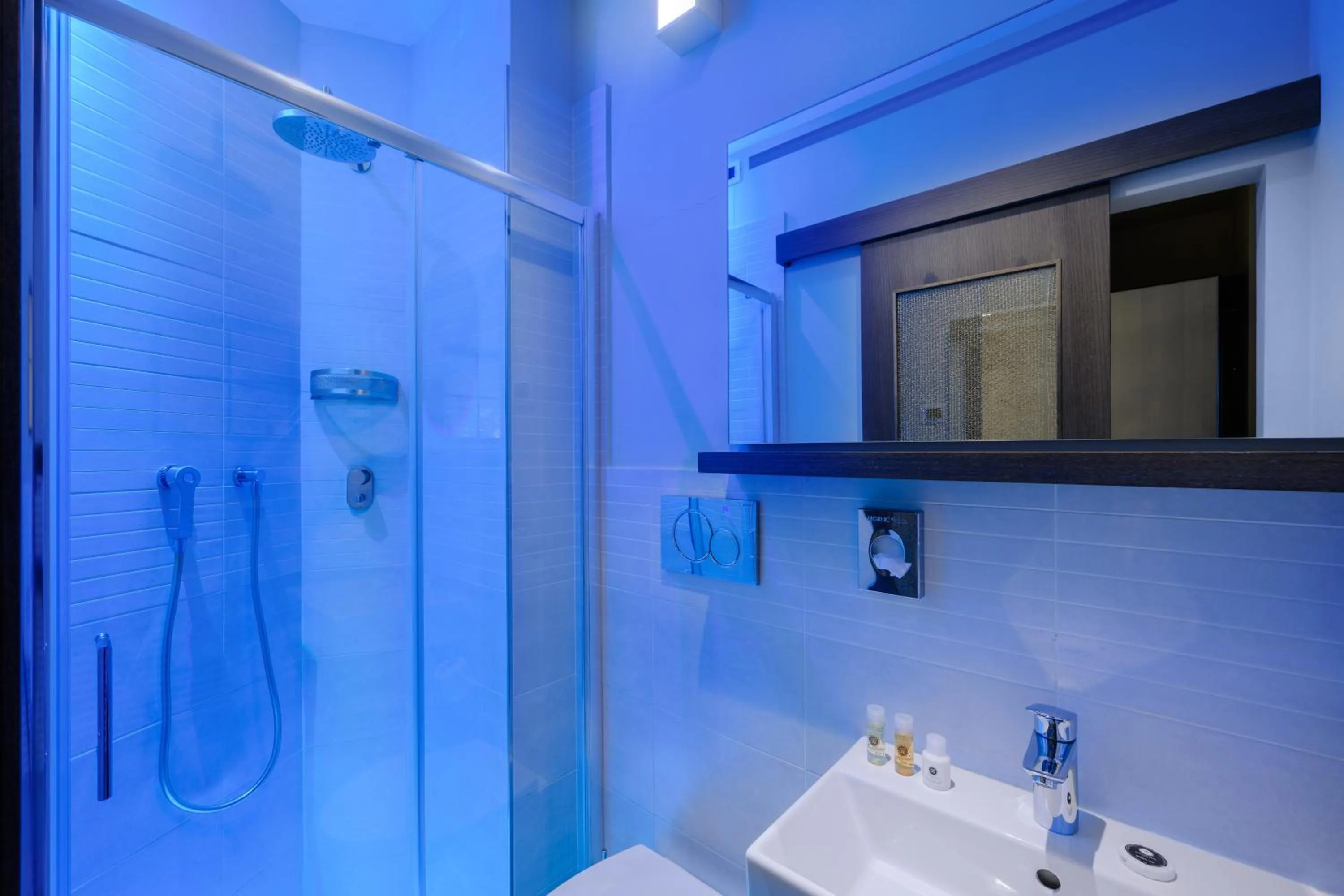 Bathroom in Hotel Mentana, by R Collection Hotels
