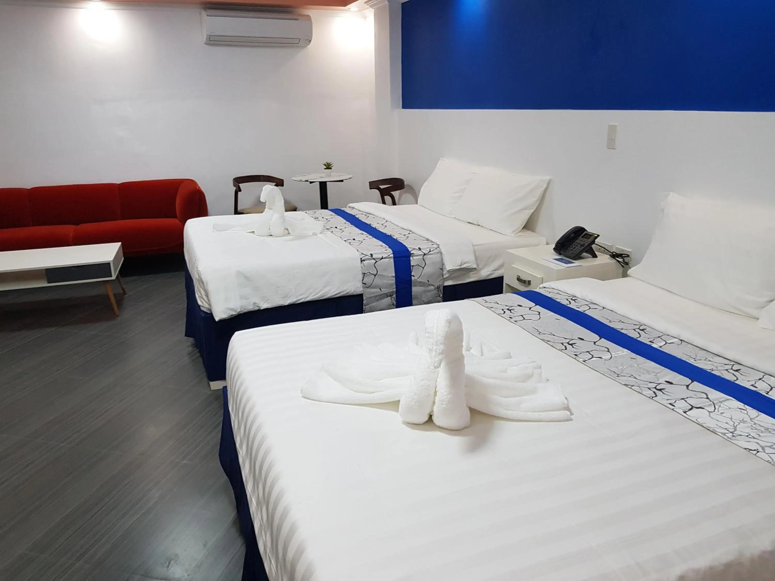 Bed in Santiago Cove Hotel and Restaurant