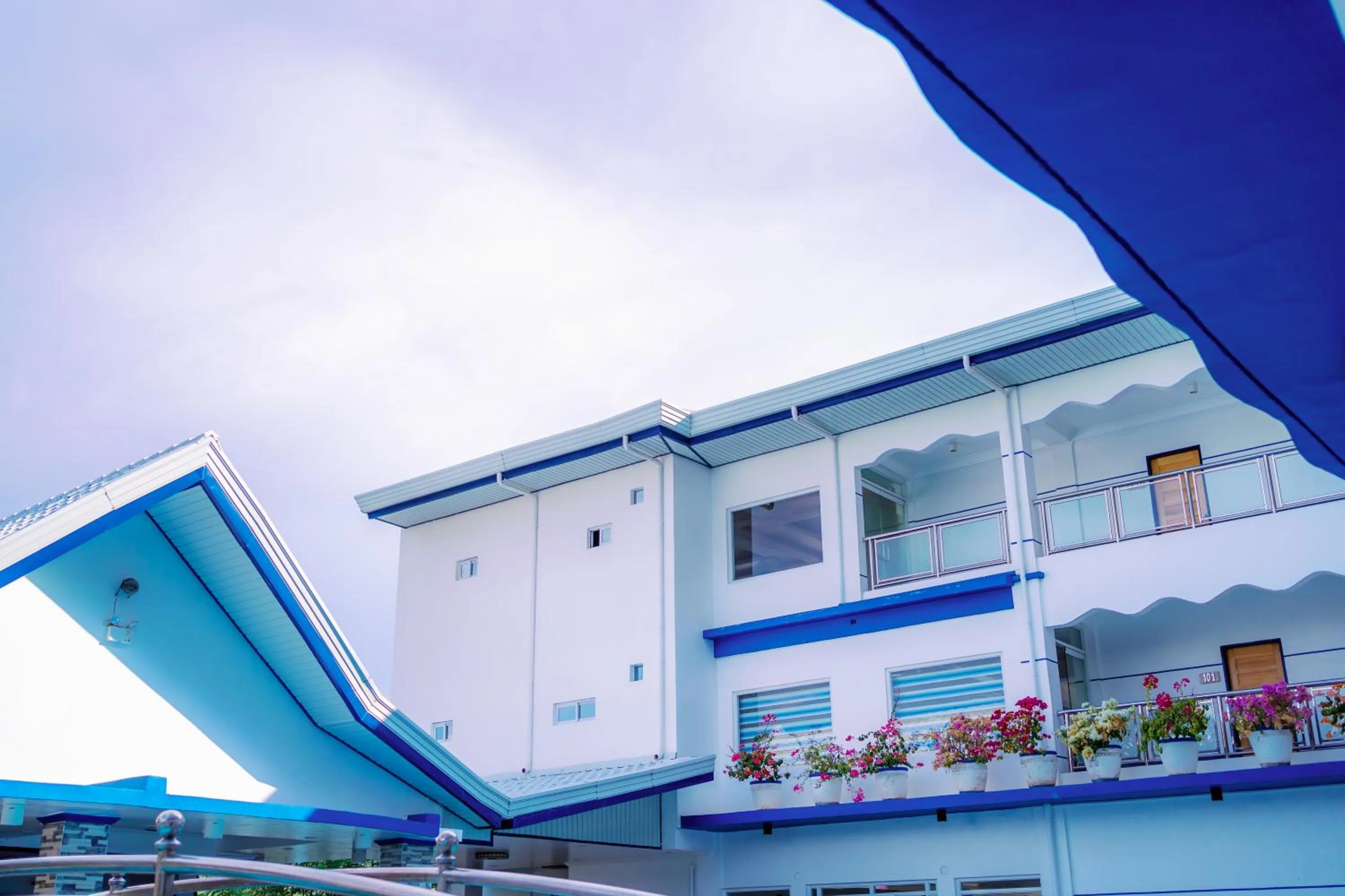 Santiago Cove Hotel and Restaurant