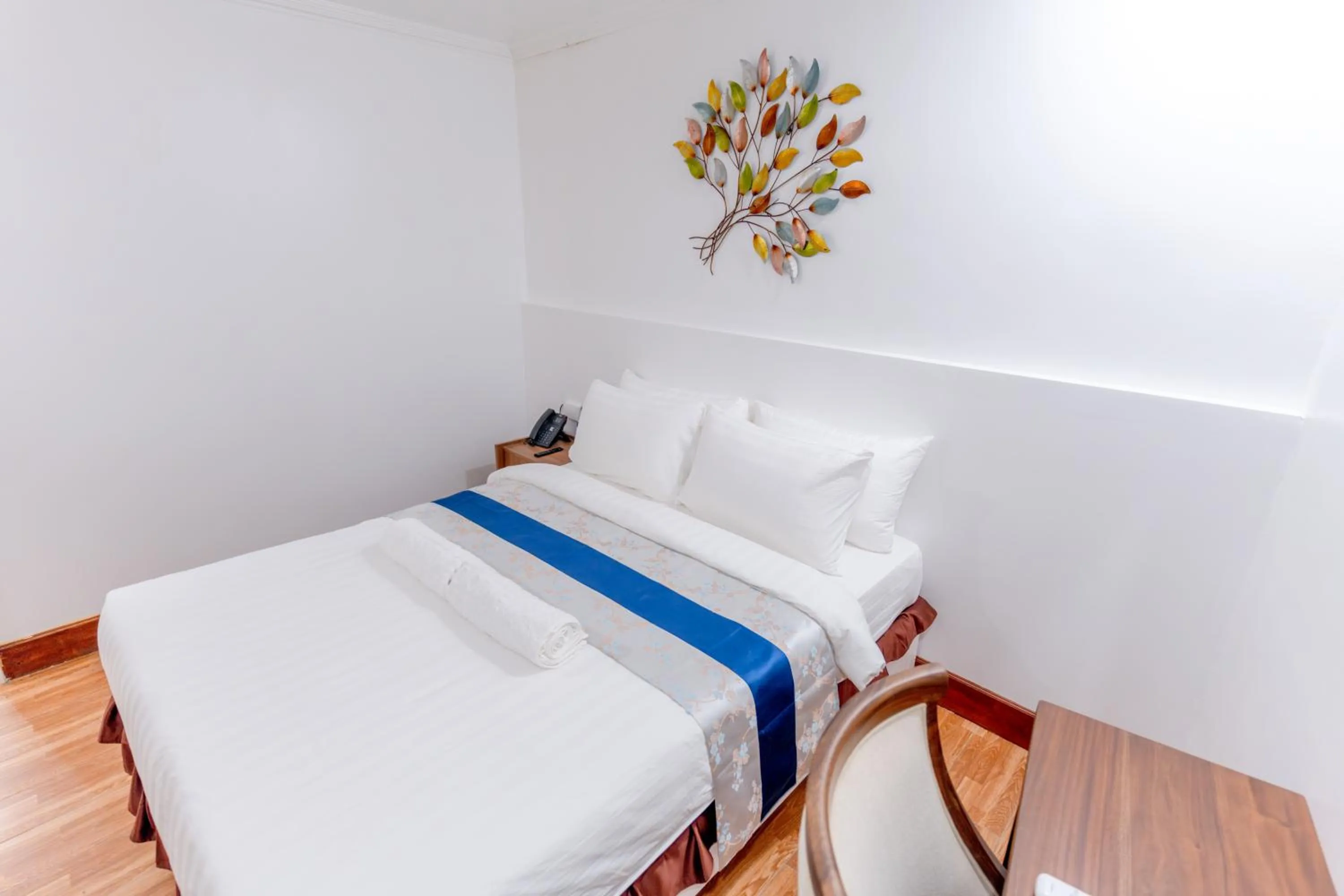 Bed in Santiago Cove Hotel and Restaurant