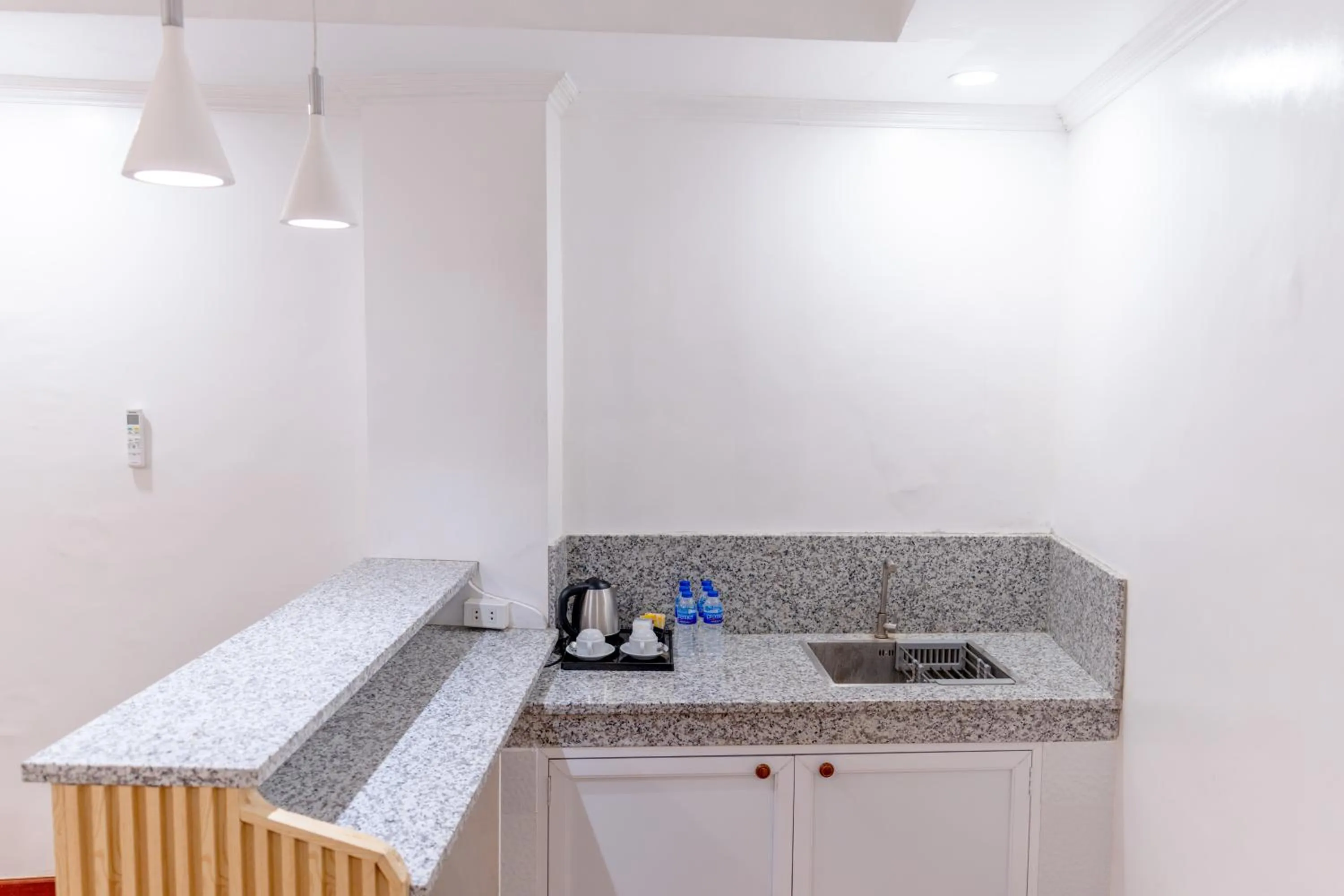 Santiago Cove Hotel and Restaurant