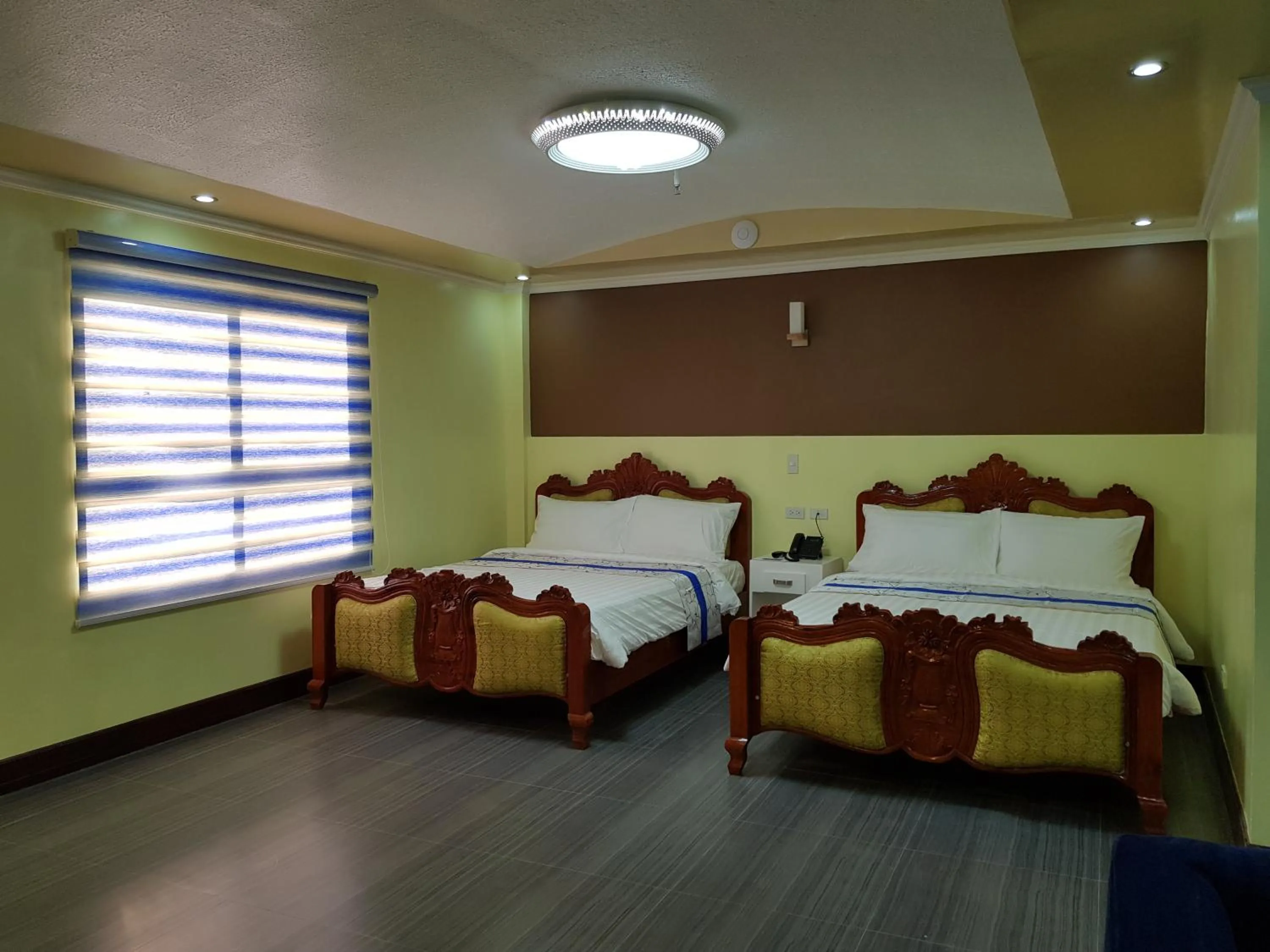 Bed in Santiago Cove Hotel and Restaurant