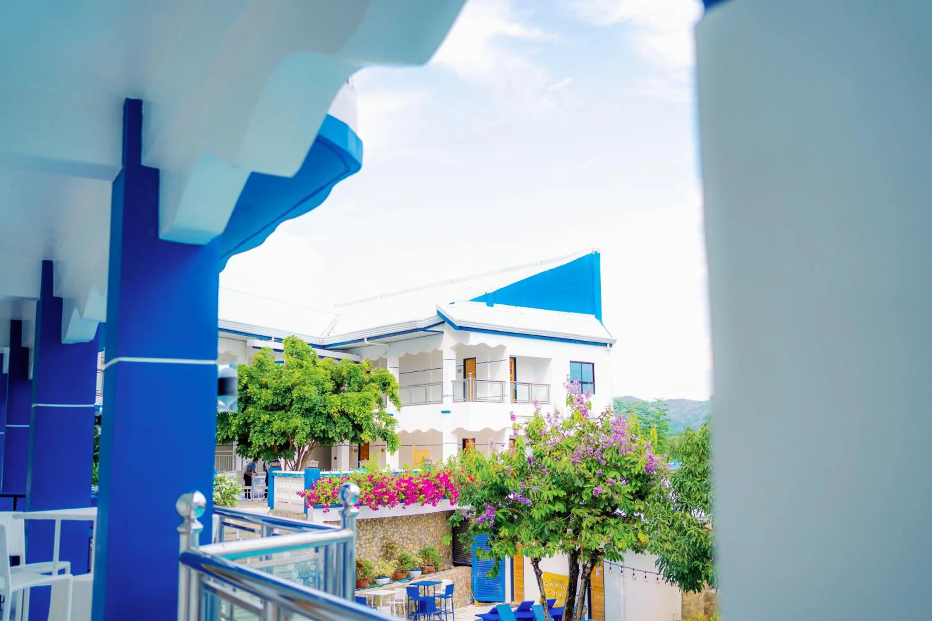 Santiago Cove Hotel and Restaurant