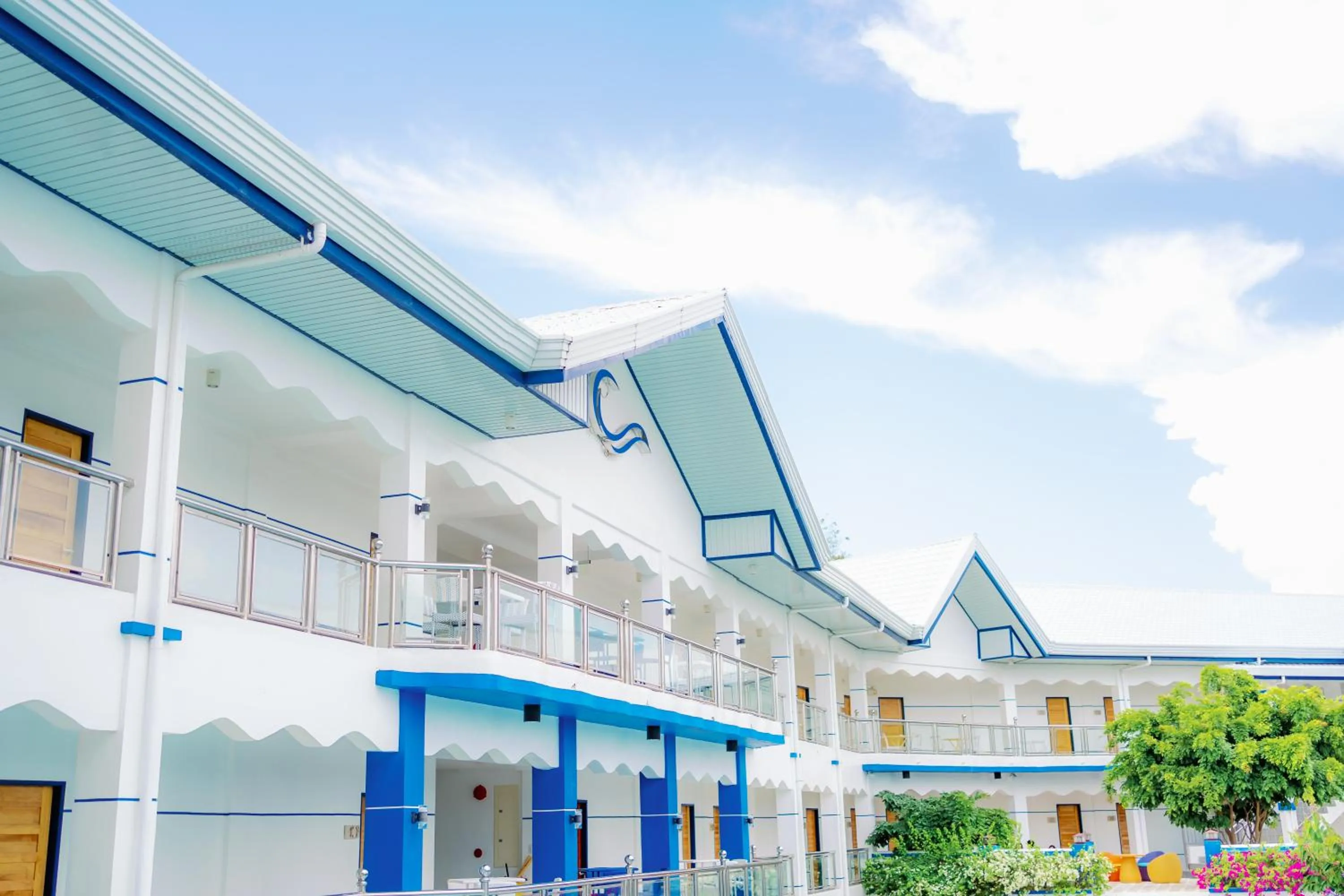 Property building in Santiago Cove Hotel and Restaurant