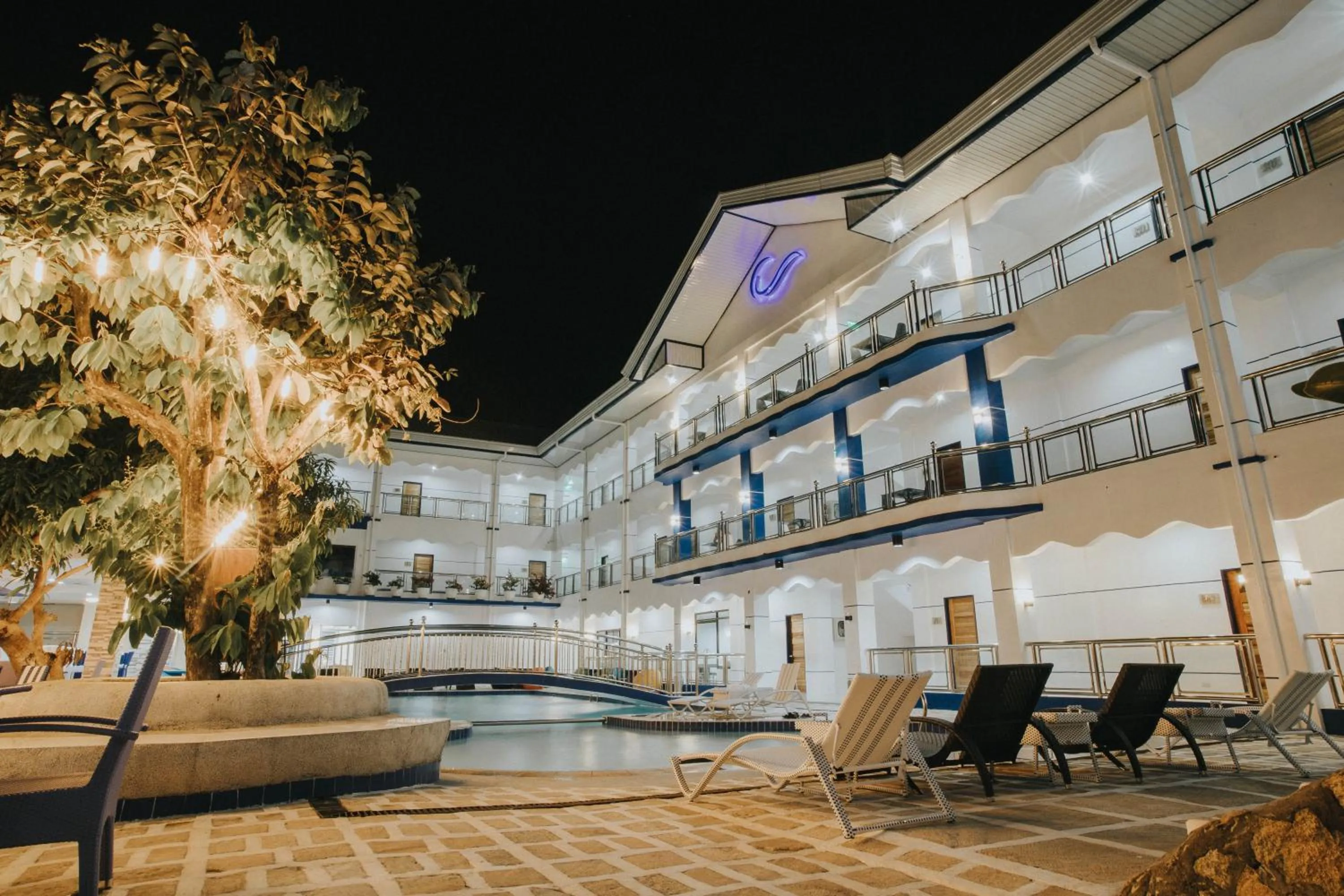 Property building in Santiago Cove Hotel and Restaurant