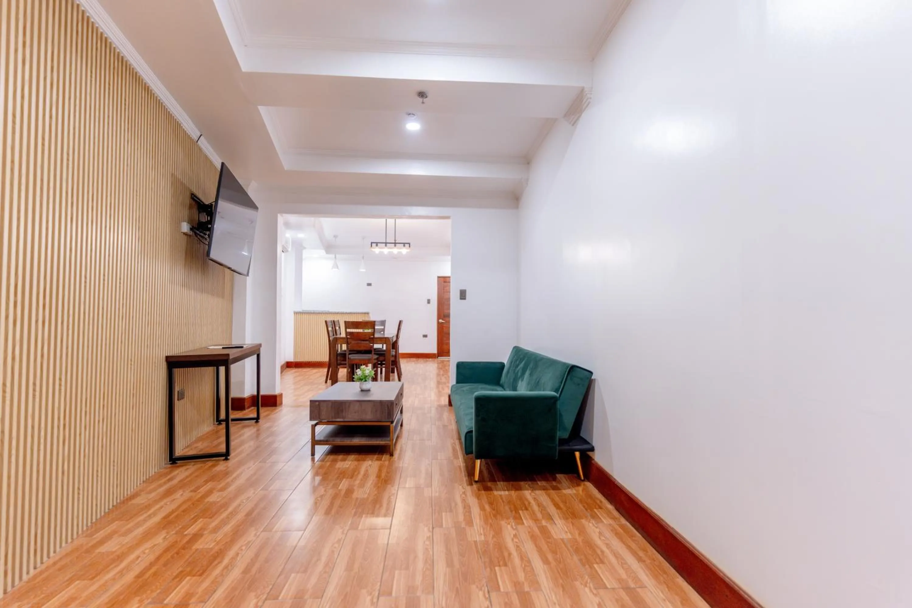 Santiago Cove Hotel and Restaurant