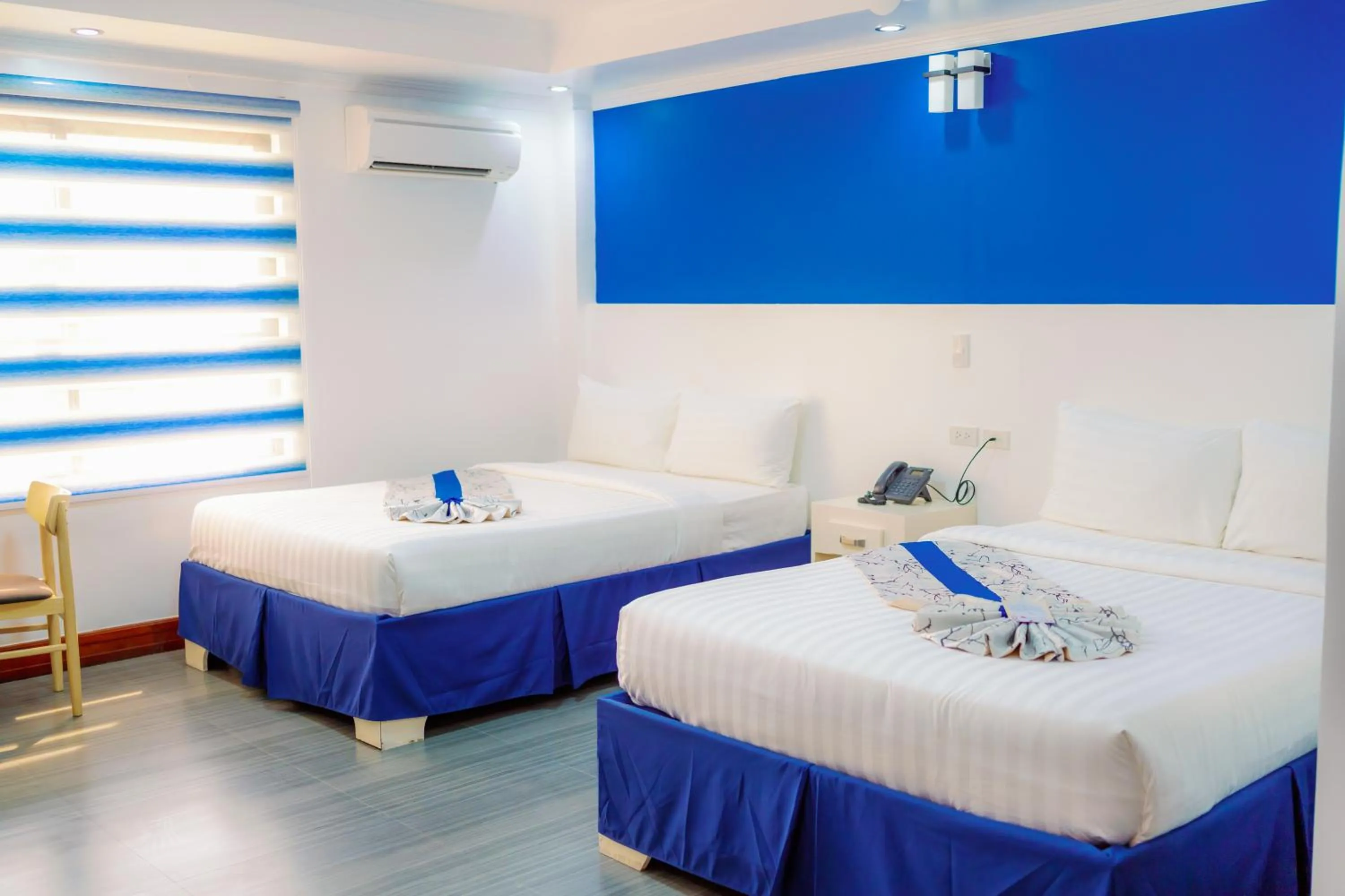 Bed in Santiago Cove Hotel and Restaurant