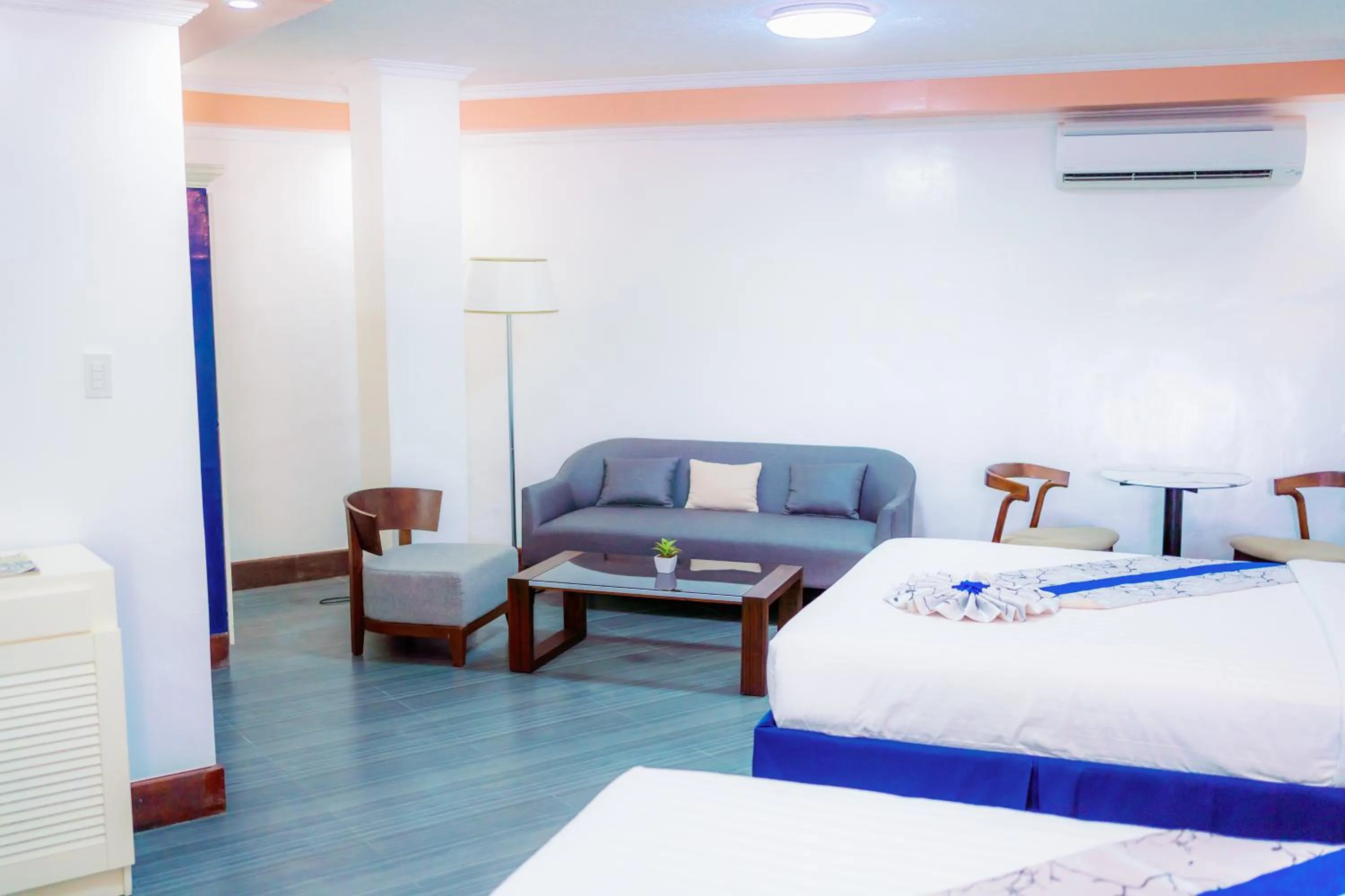 Bed in Santiago Cove Hotel and Restaurant