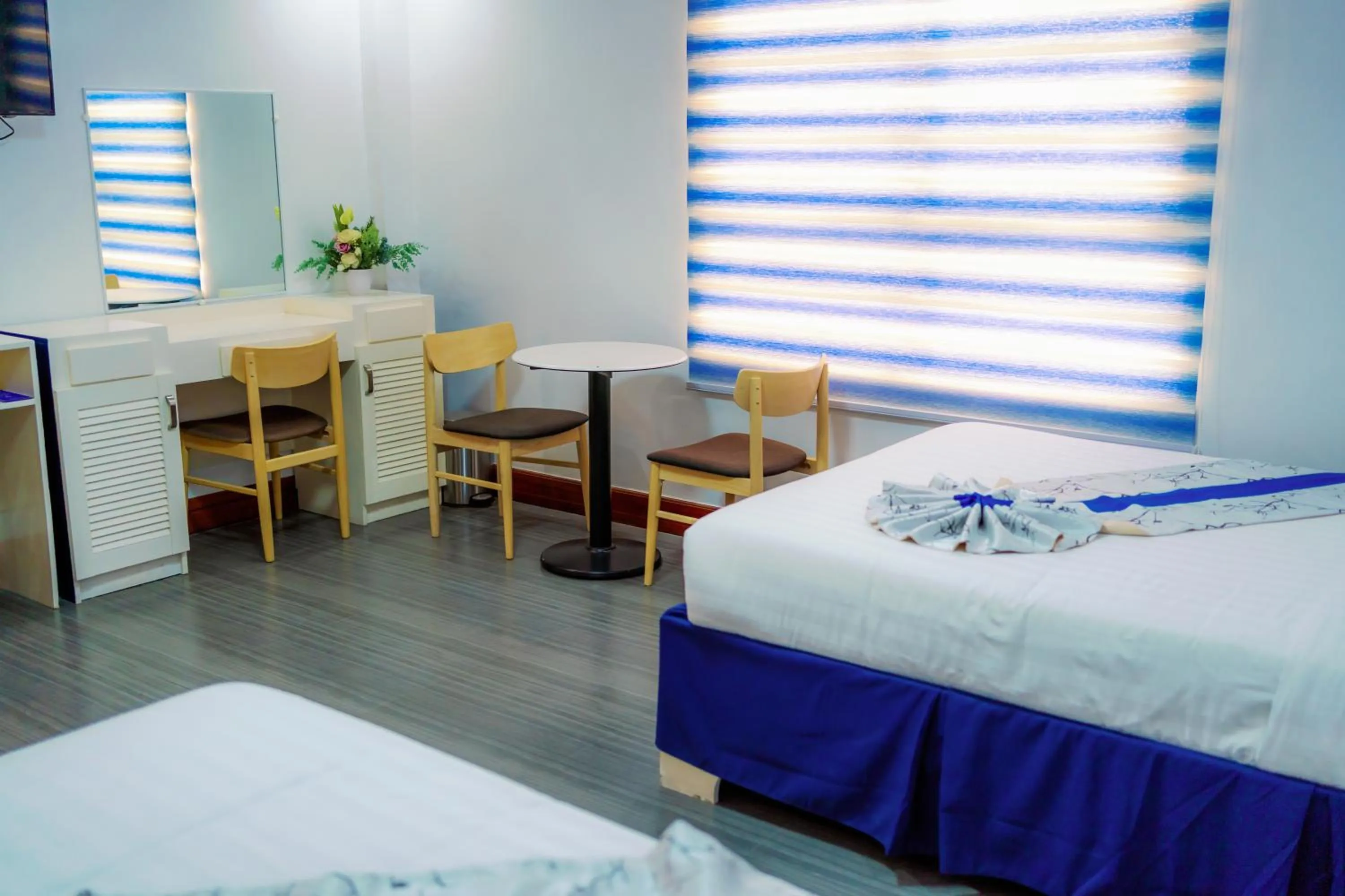 Bed in Santiago Cove Hotel and Restaurant