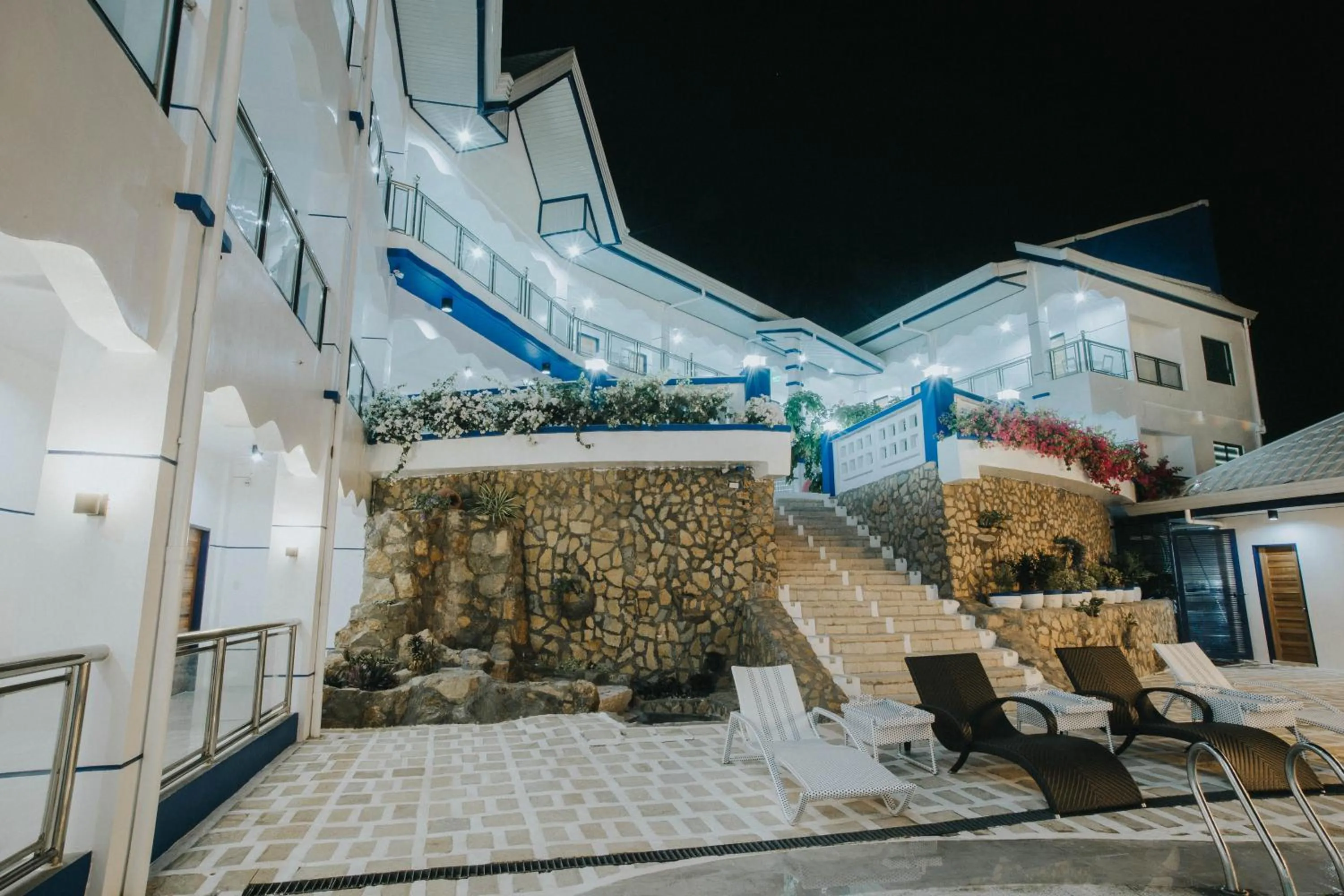 Property building in Santiago Cove Hotel and Restaurant