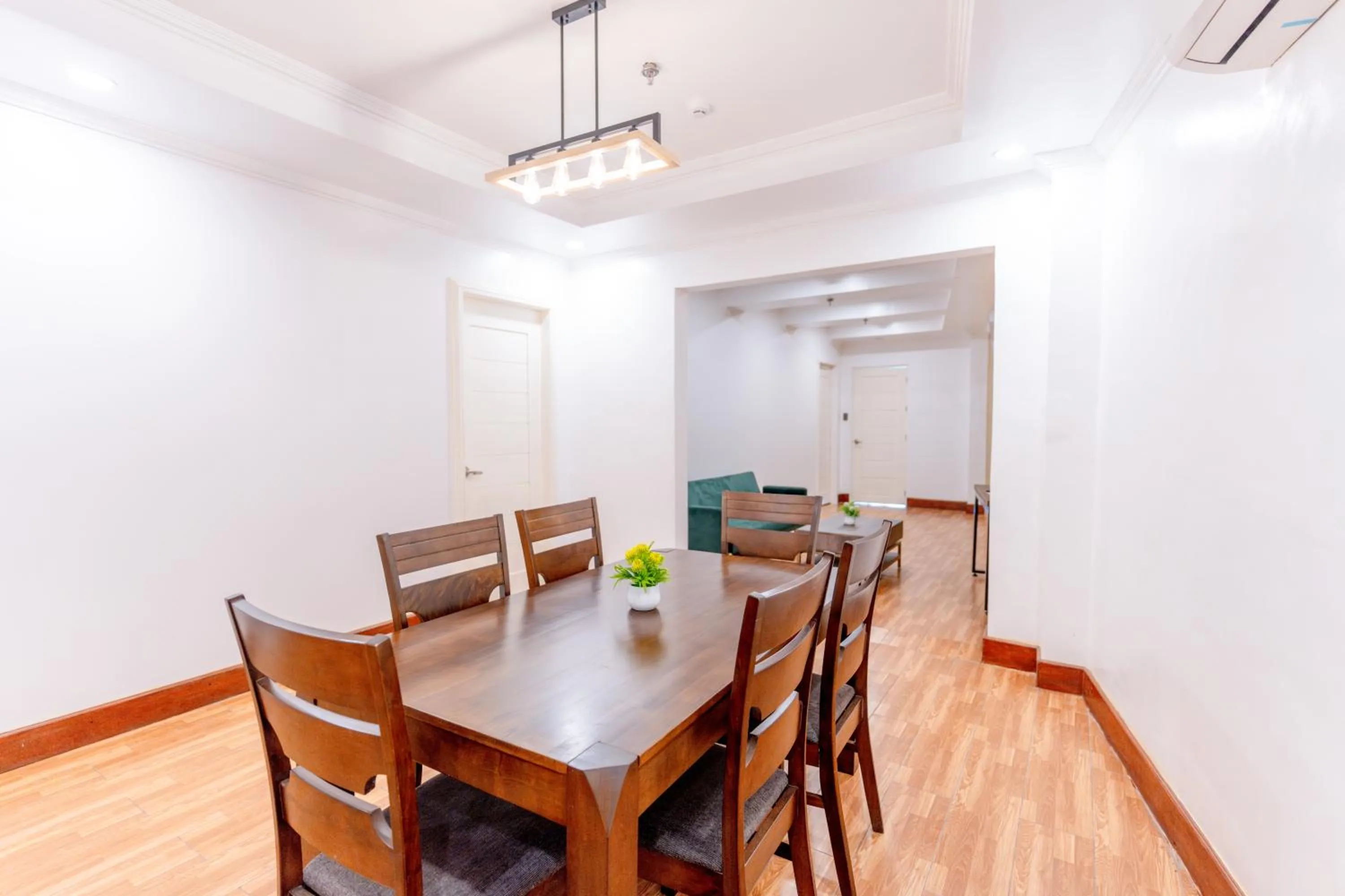 Santiago Cove Hotel and Restaurant