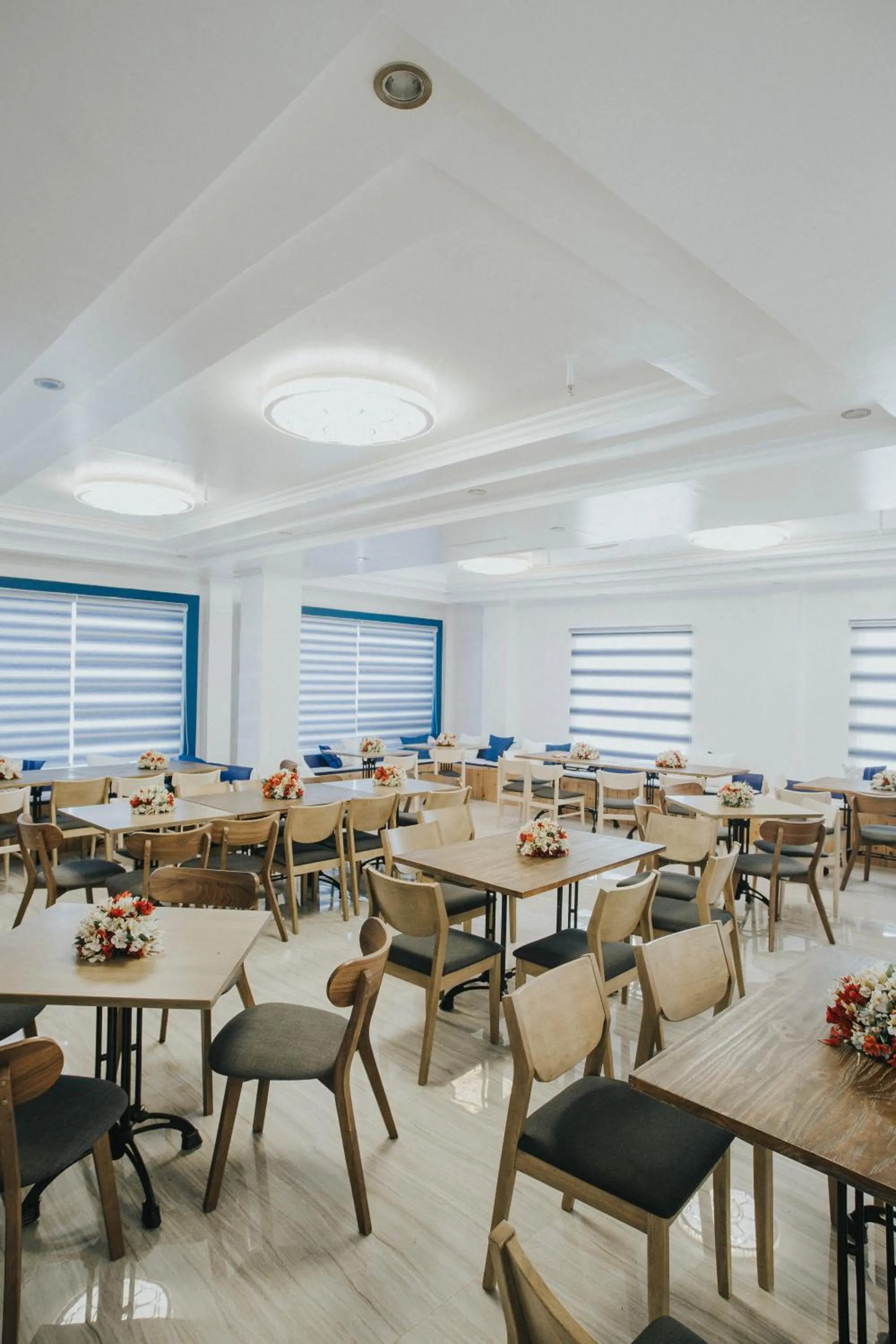 Restaurant/places to eat in Santiago Cove Hotel and Restaurant