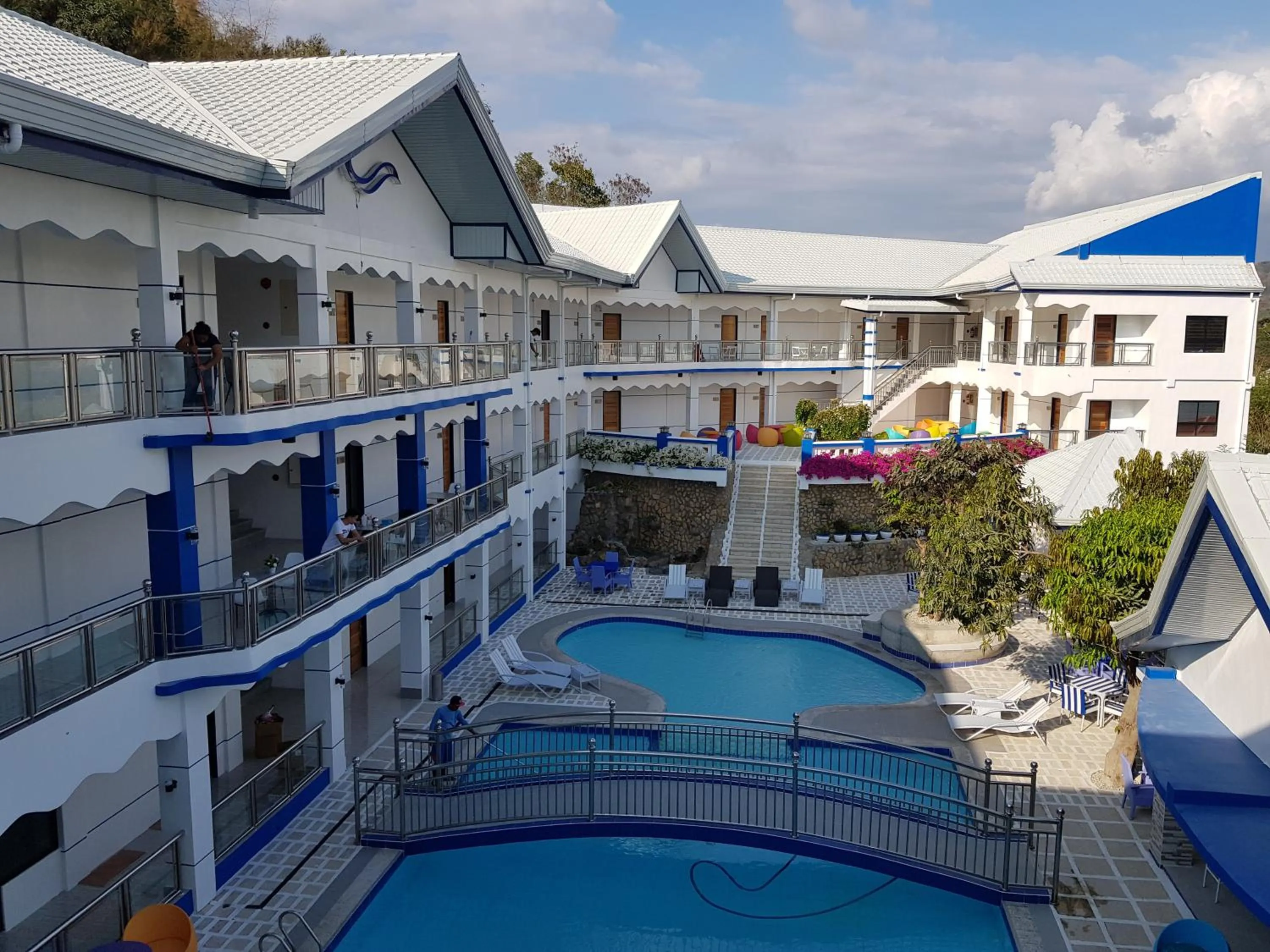 Swimming pool in Santiago Cove Hotel and Restaurant
