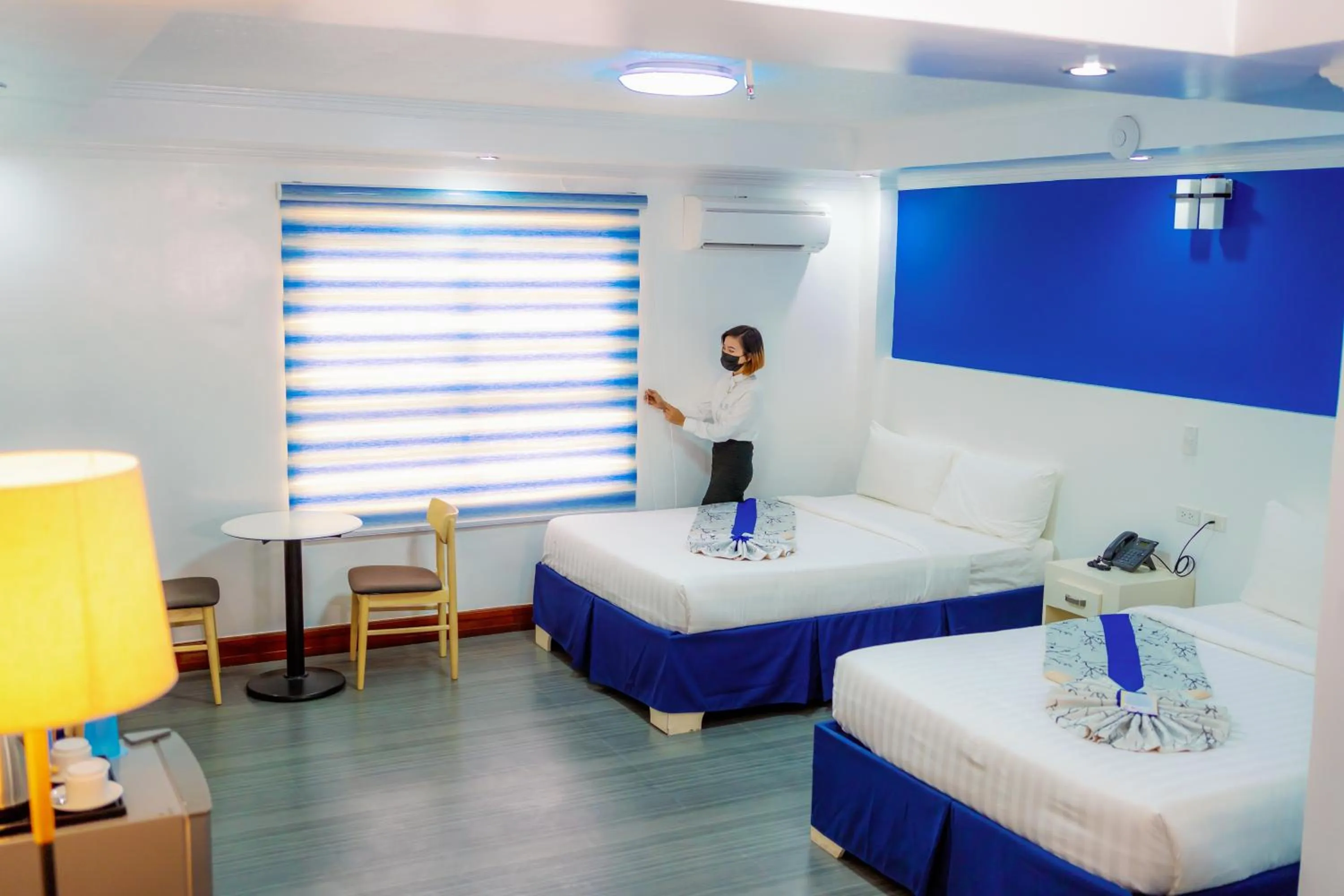 Bed in Santiago Cove Hotel and Restaurant