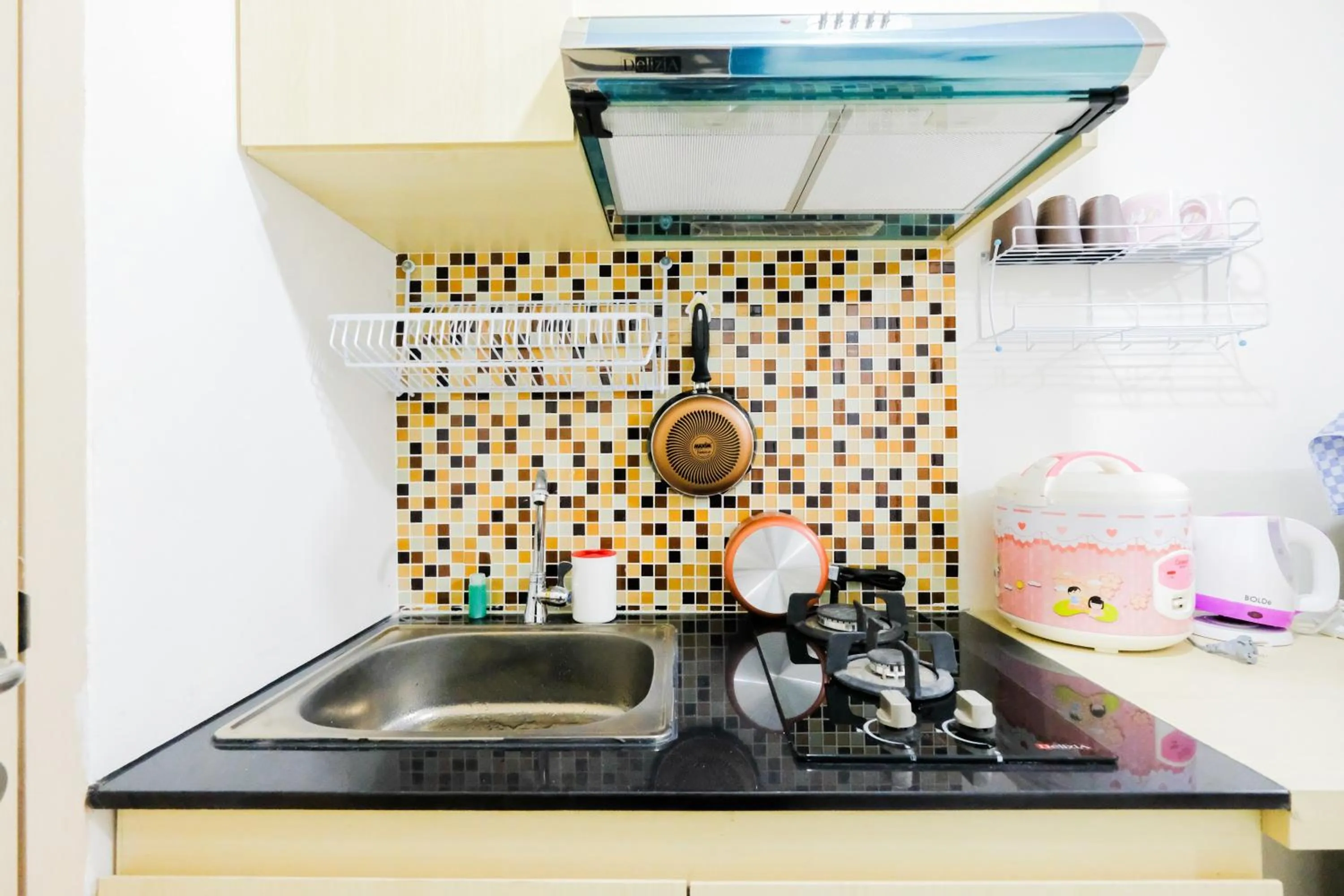 Simple Furnished Studio 19 Avenue Apartment By Travelio