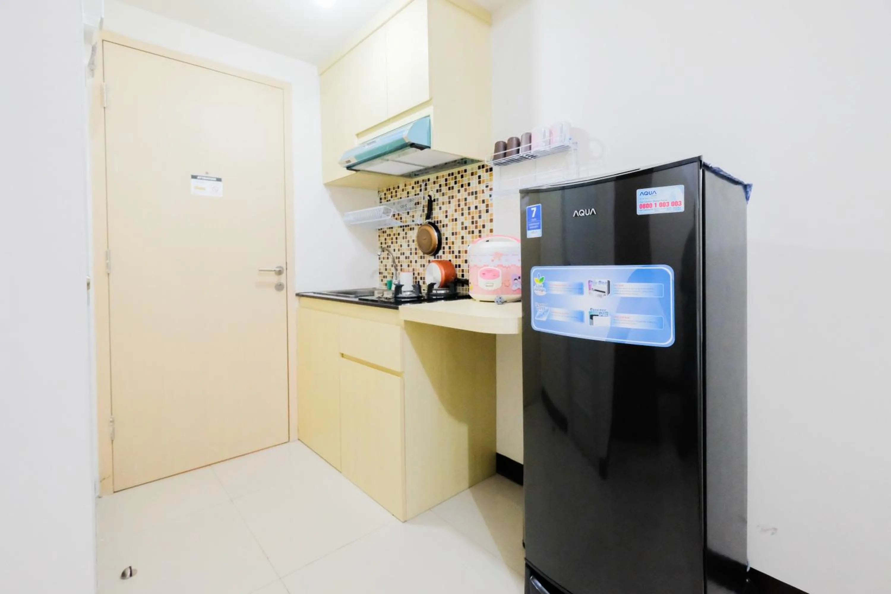 Kitchen or kitchenette in Simple Furnished Studio 19 Avenue Apartment By Travelio