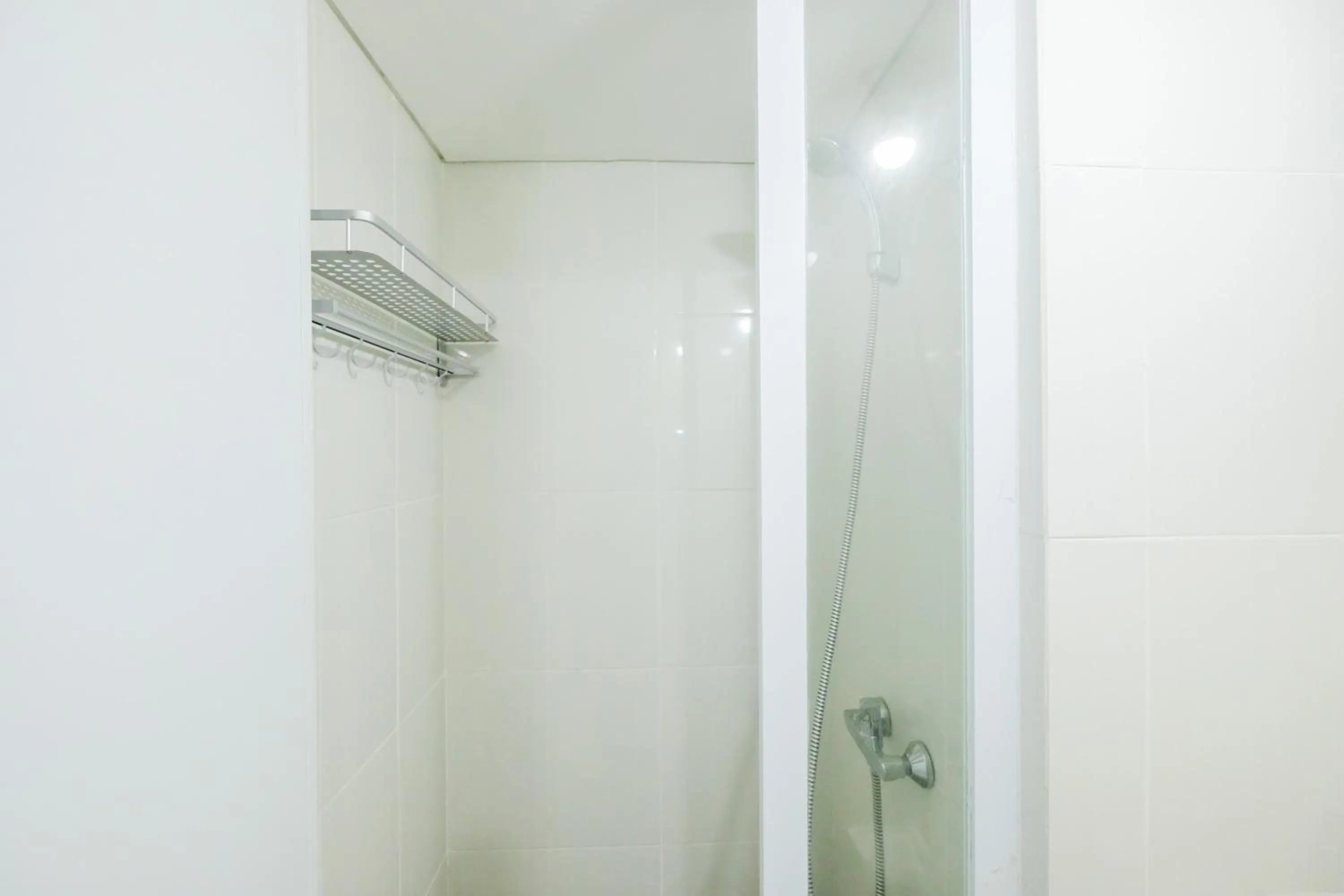 Bathroom in Simple Furnished Studio 19 Avenue Apartment By Travelio