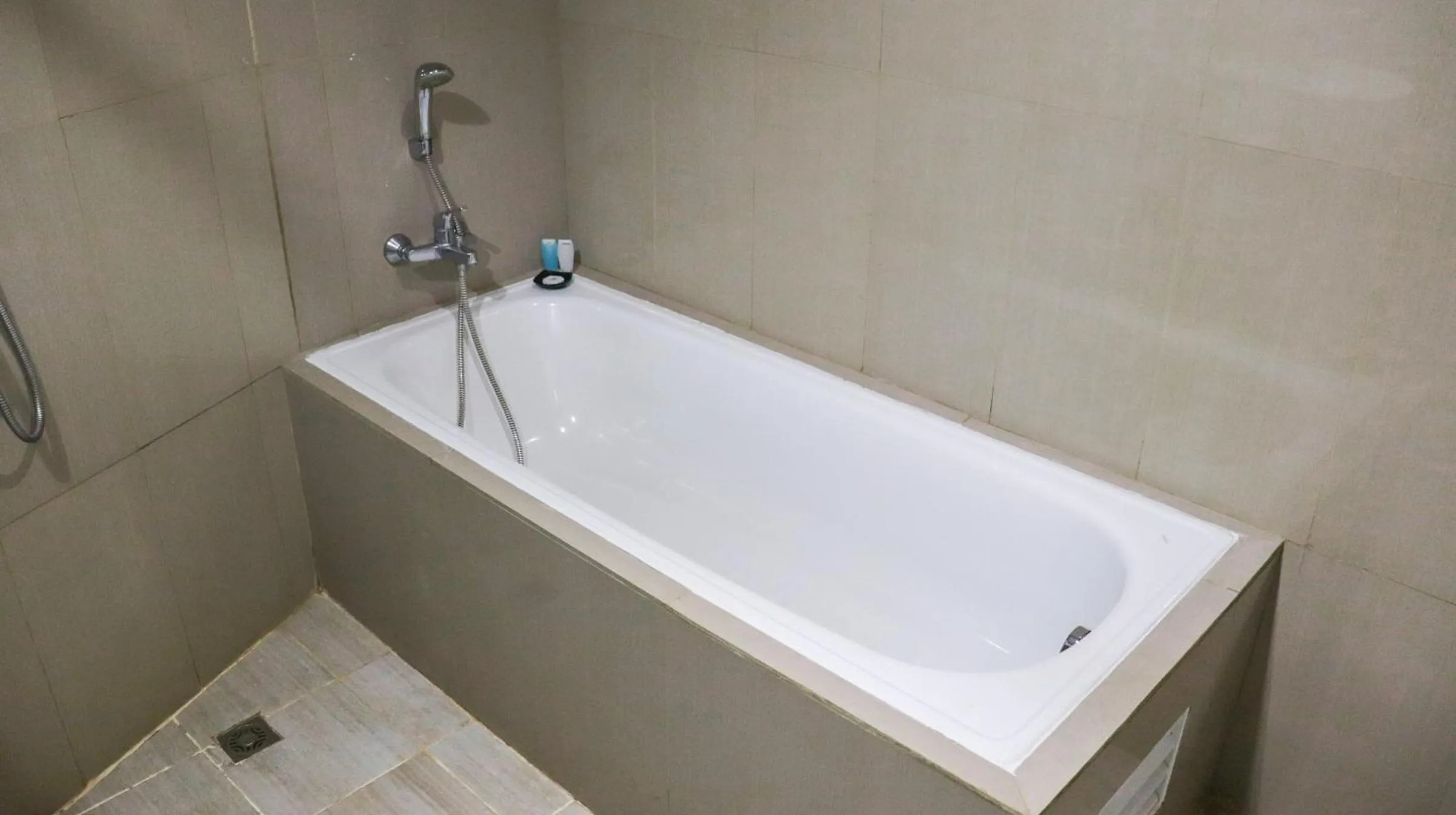 Bathroom in Pakons Prime Hotel