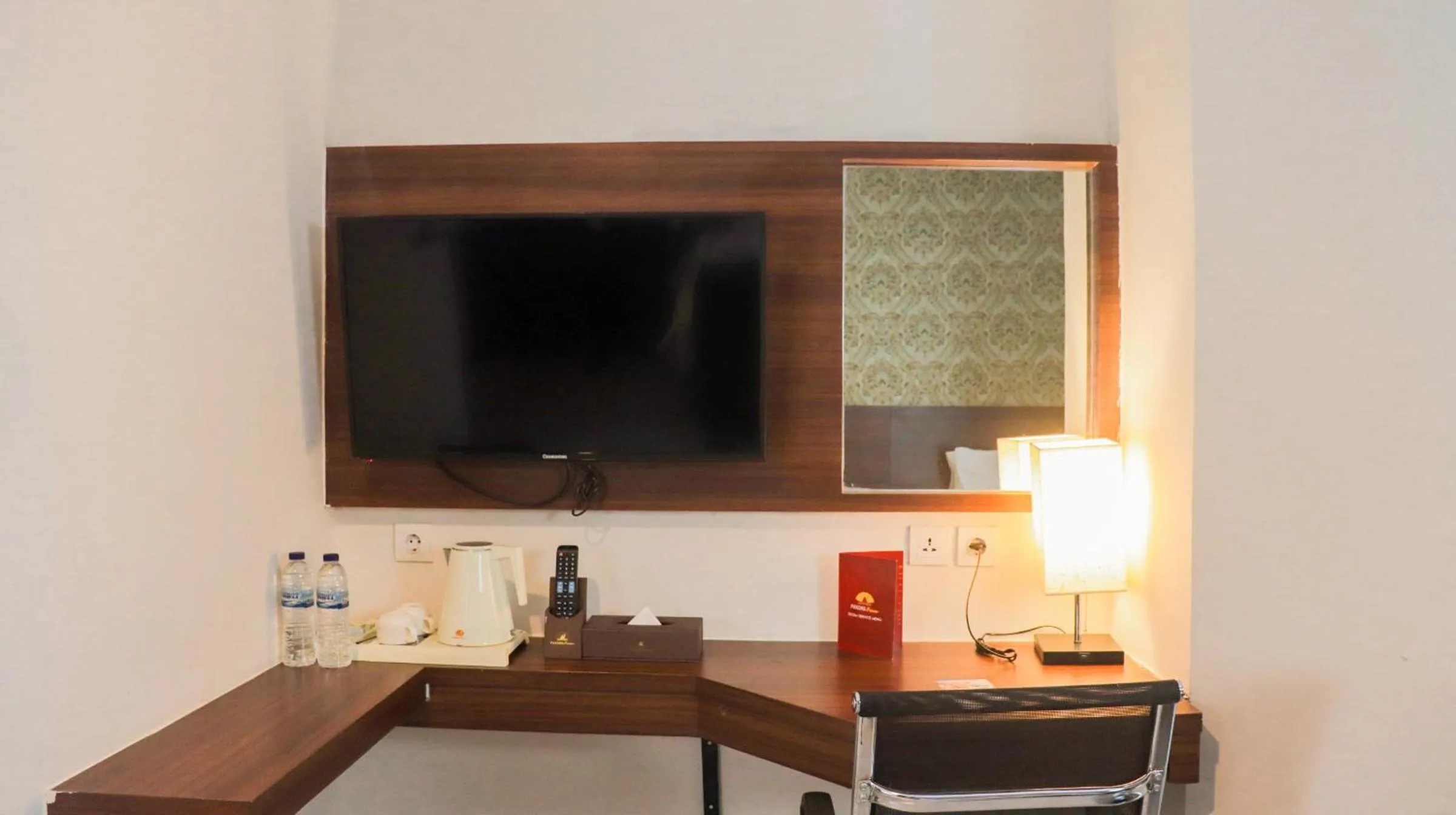 hair dresser in Pakons Prime Hotel