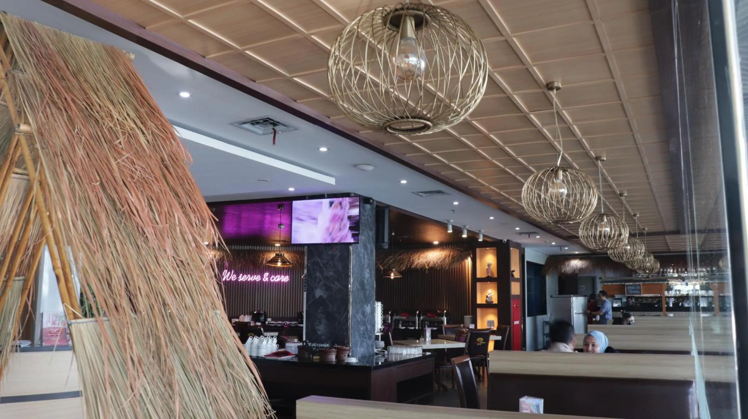 Restaurant/places to eat in Pakons Prime Hotel