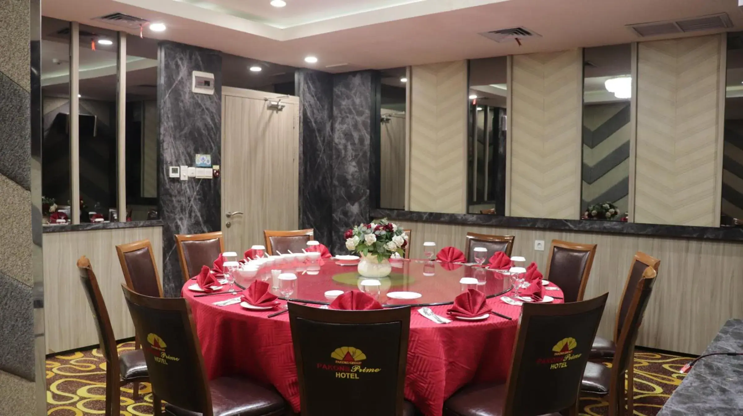 Restaurant/places to eat in Pakons Prime Hotel Restaurant/places to eat in Pakons Prime Hotel