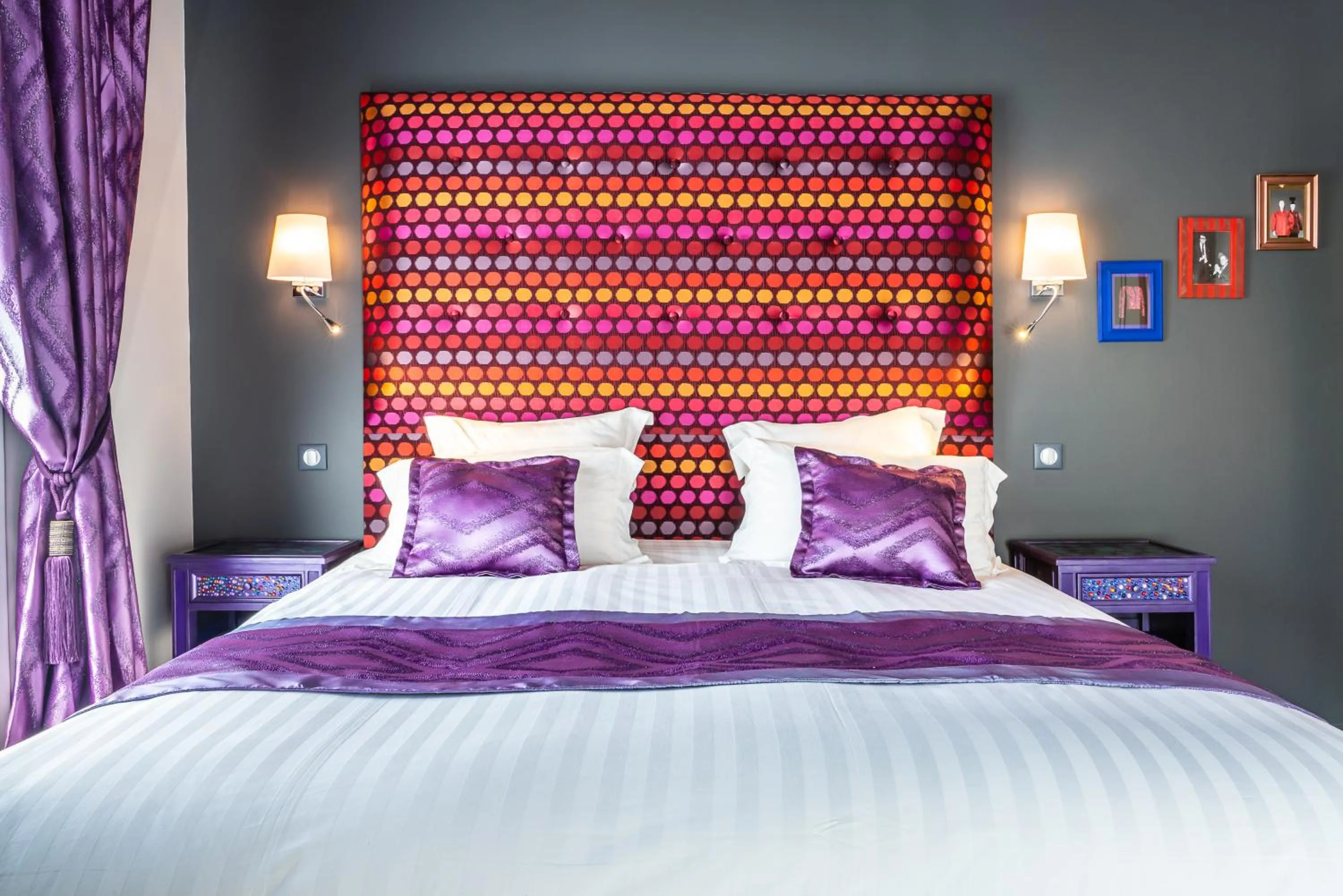 Bed in BRIT HOTEL PRIVILEGE LISIEUX - La Villa des Arts