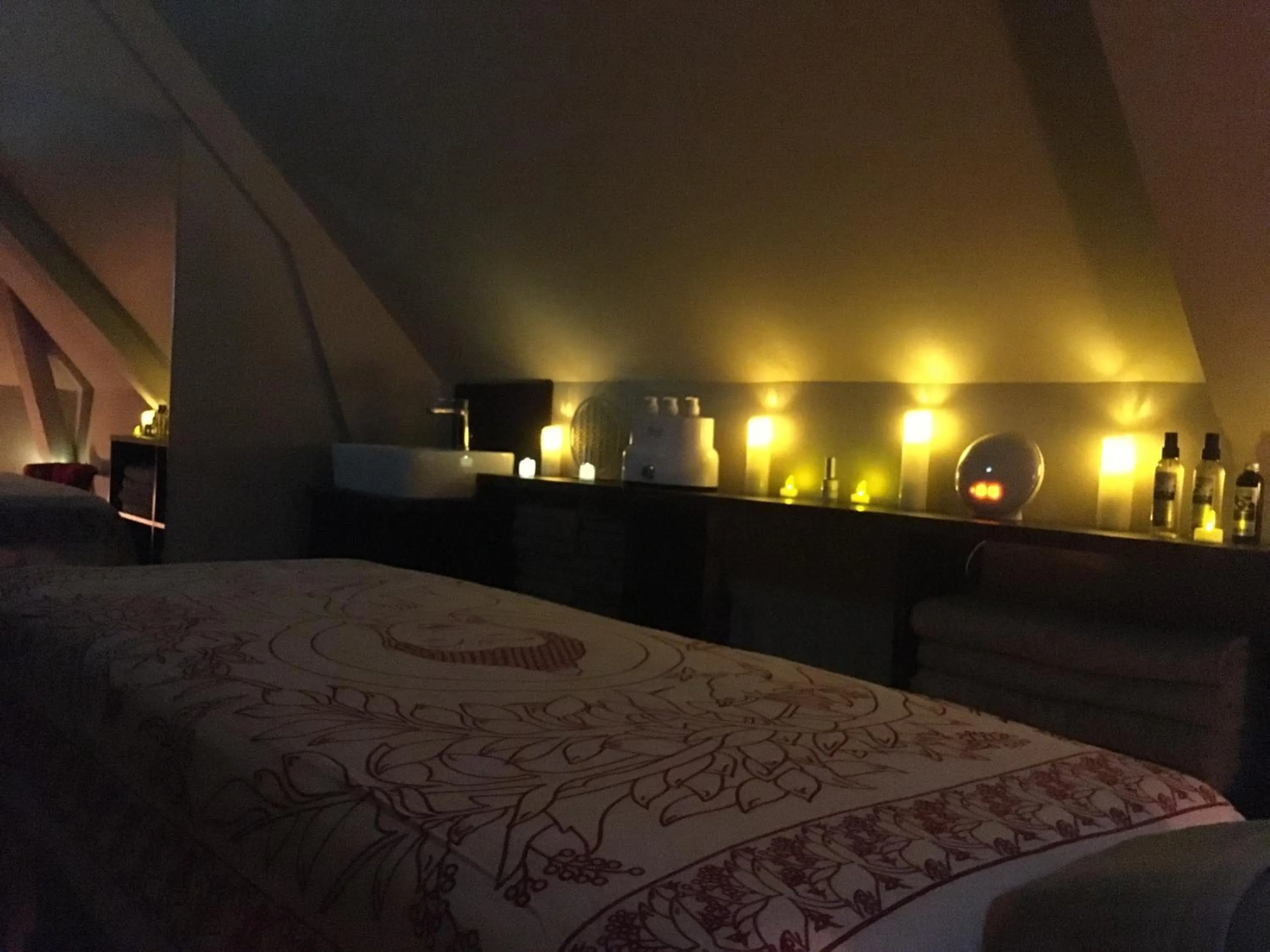 Massage, Bed in BRIT HOTEL PRIVILEGE LISIEUX - La Villa des Arts