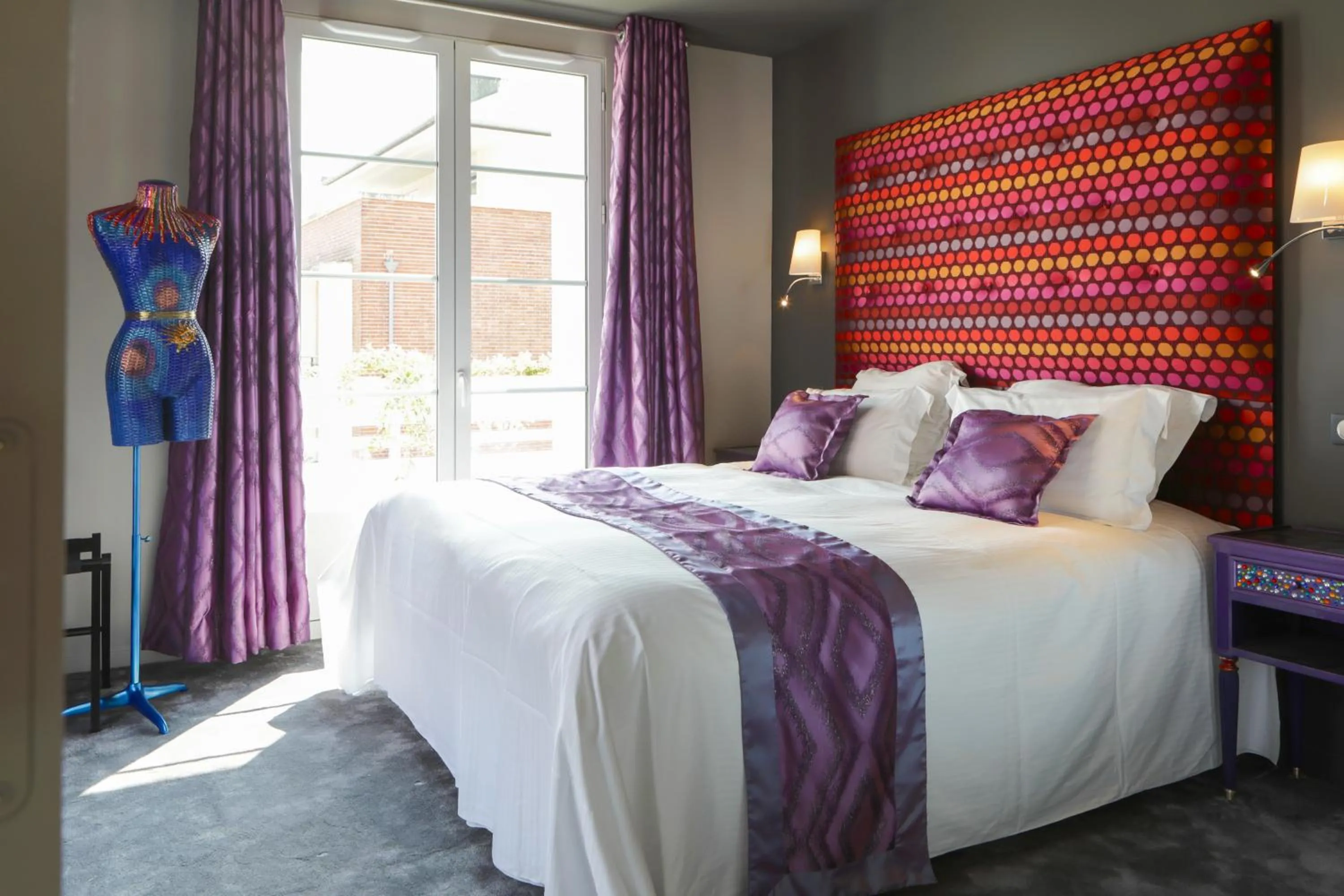 Bedroom, Bed in BRIT HOTEL PRIVILEGE LISIEUX - La Villa des Arts