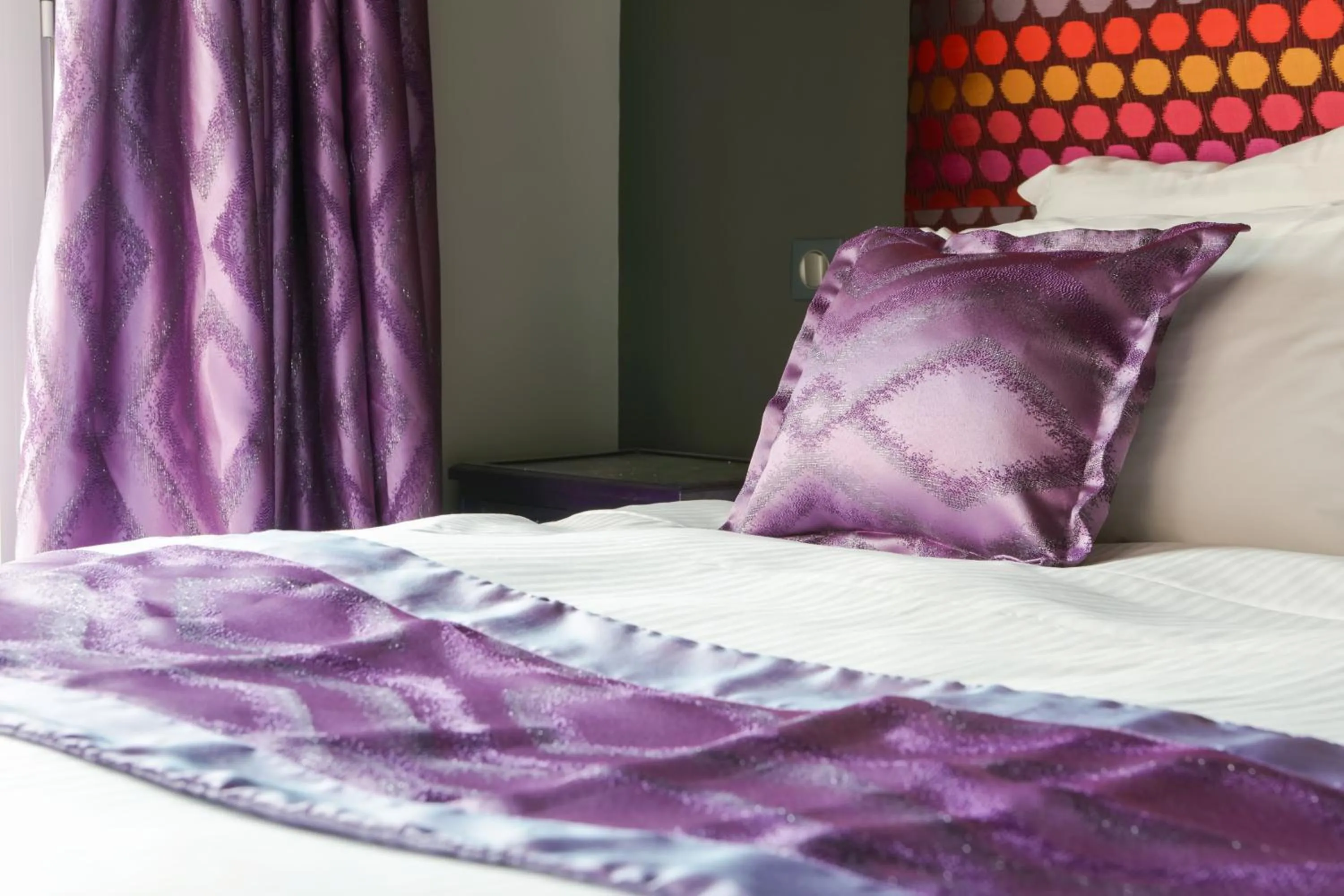 Decorative detail, Bed in BRIT HOTEL PRIVILEGE LISIEUX - La Villa des Arts