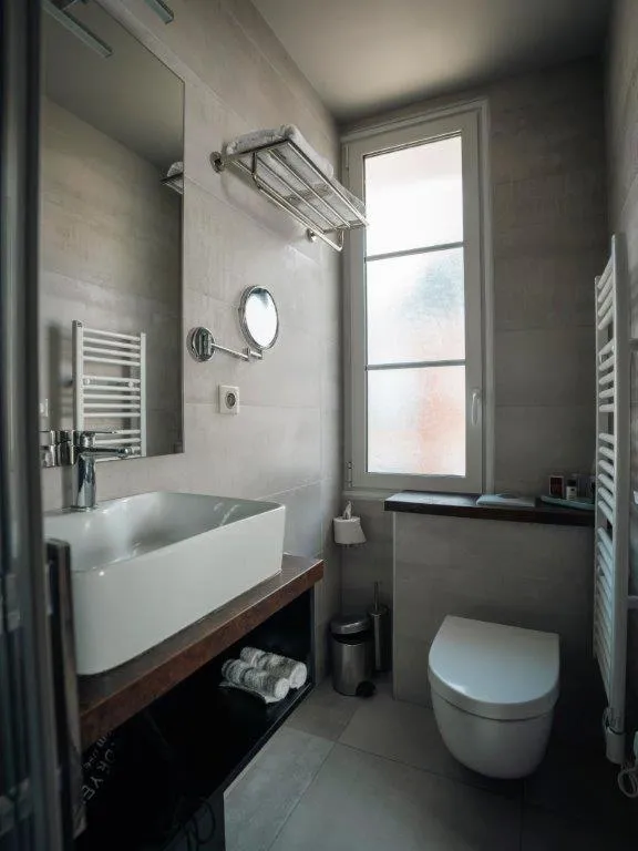 Bathroom in BRIT HOTEL PRIVILEGE LISIEUX - La Villa des Arts