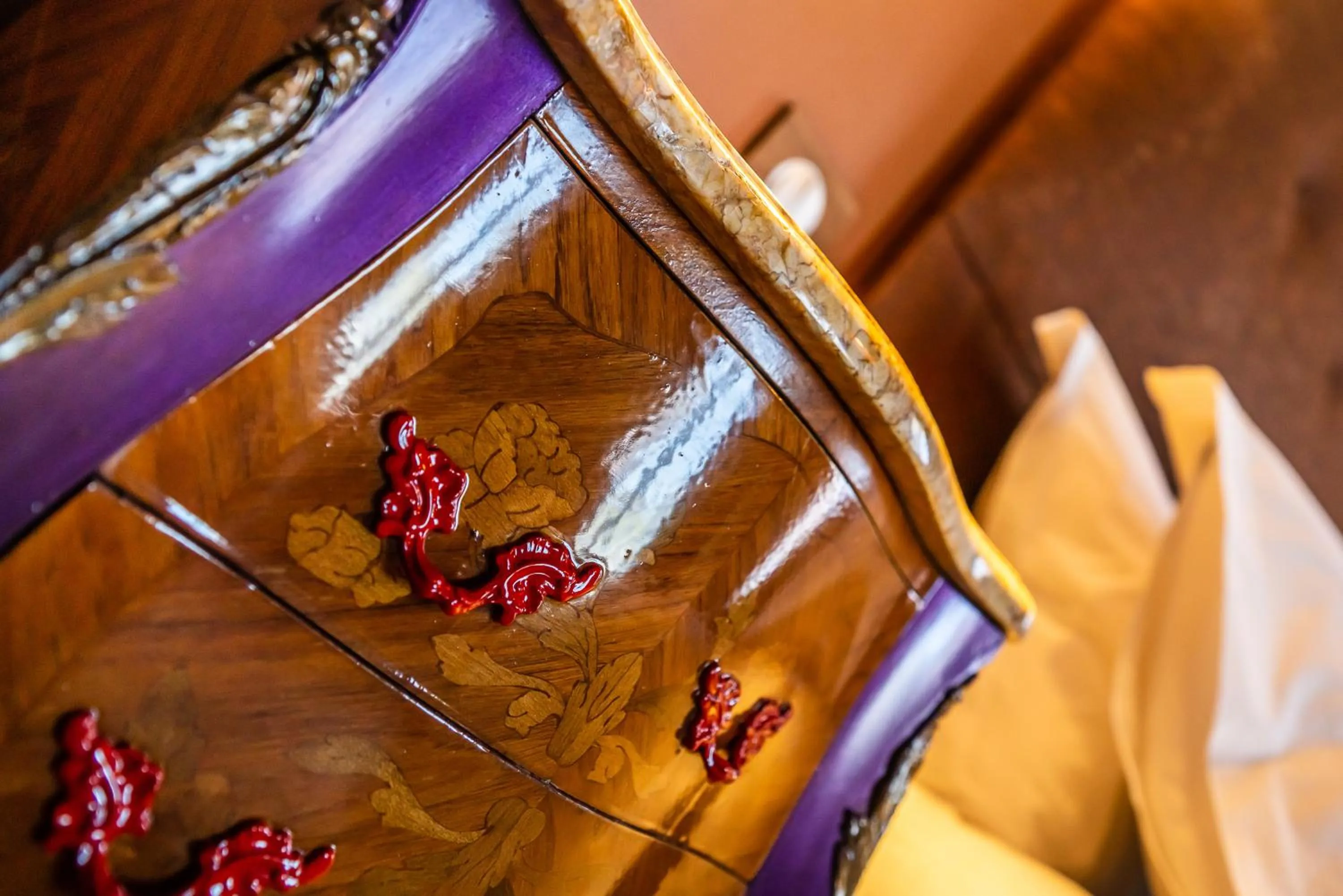 Decorative detail in BRIT HOTEL PRIVILEGE LISIEUX - La Villa des Arts