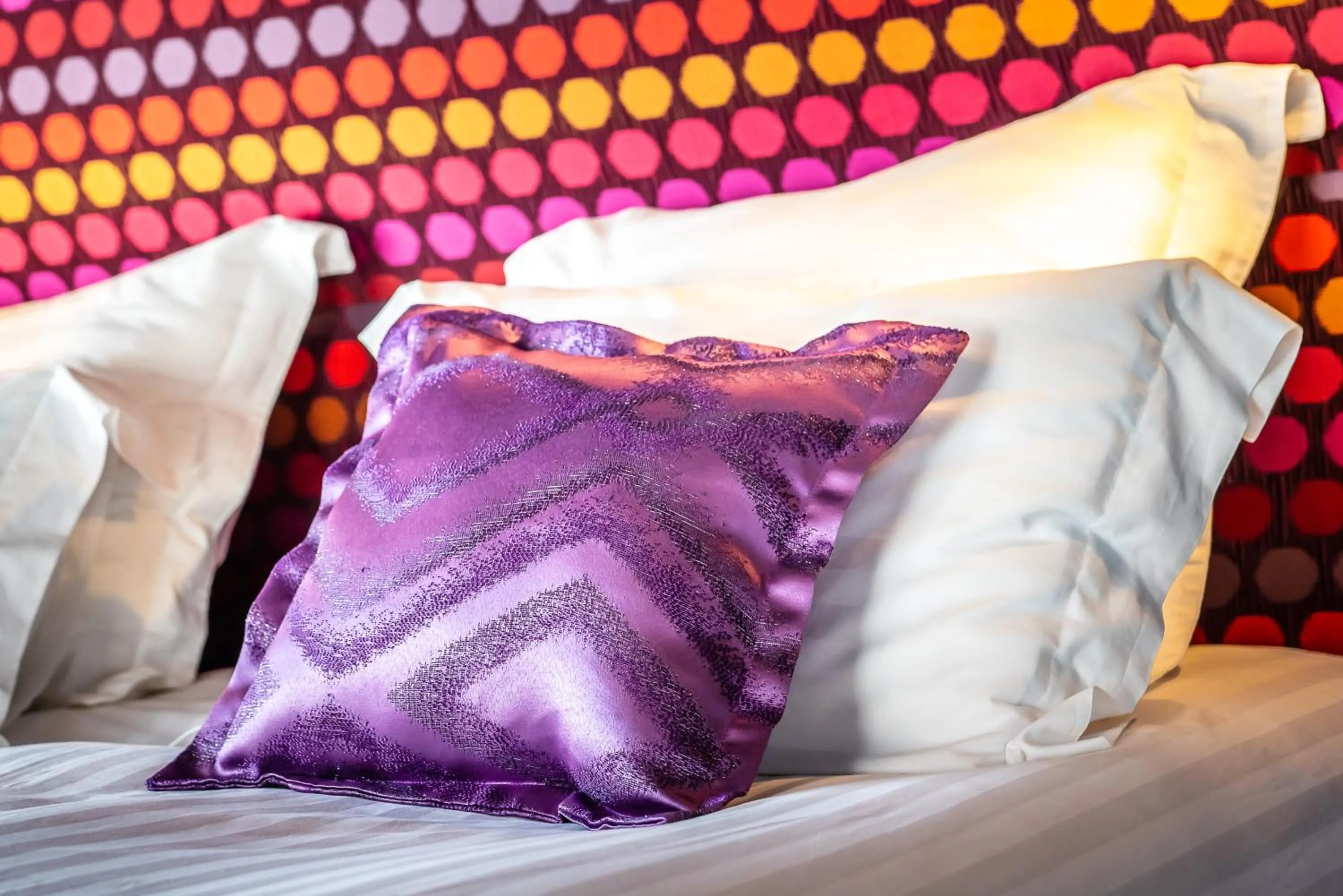 Bed in BRIT HOTEL PRIVILEGE LISIEUX - La Villa des Arts