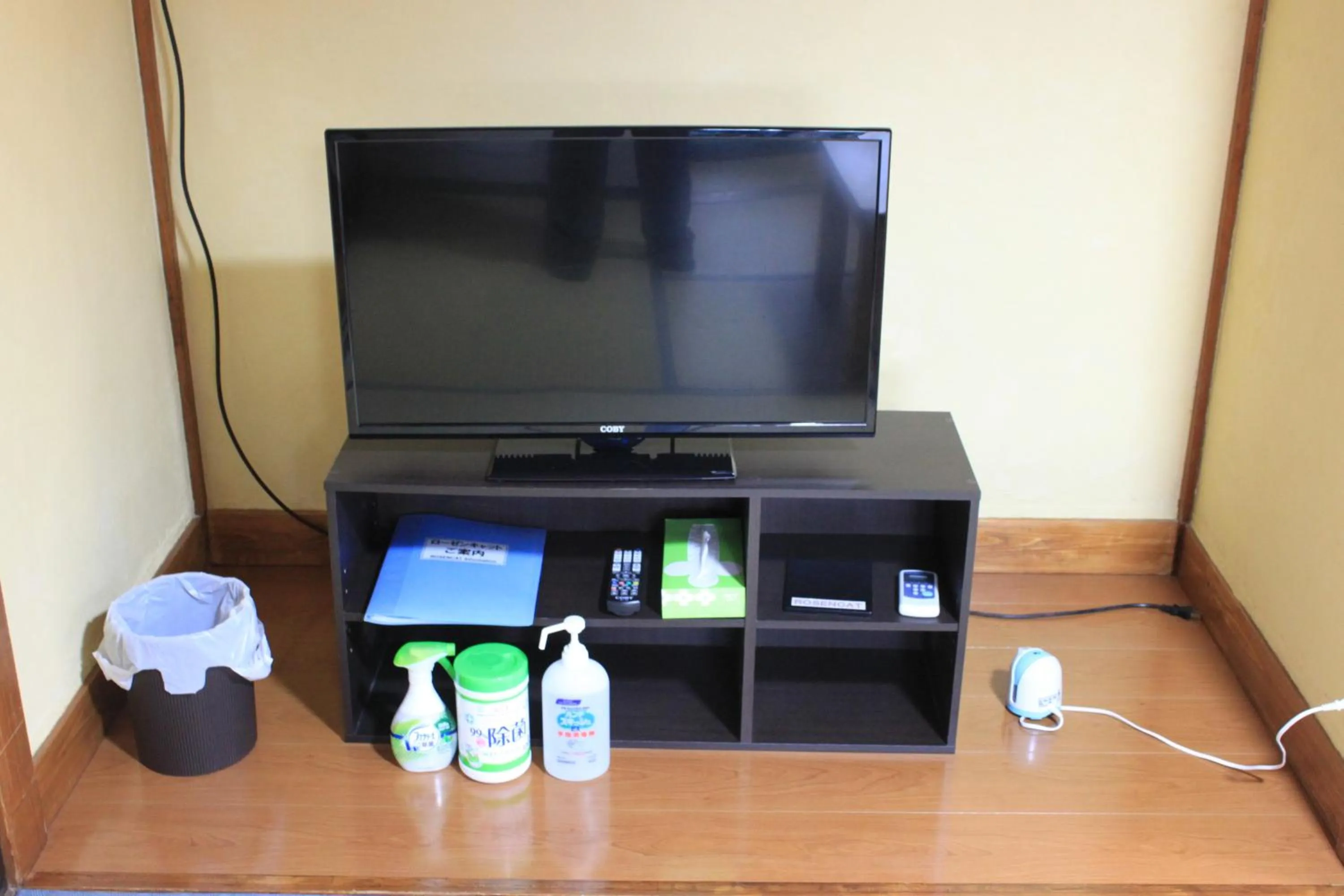 Photo of the whole room in Rosencat