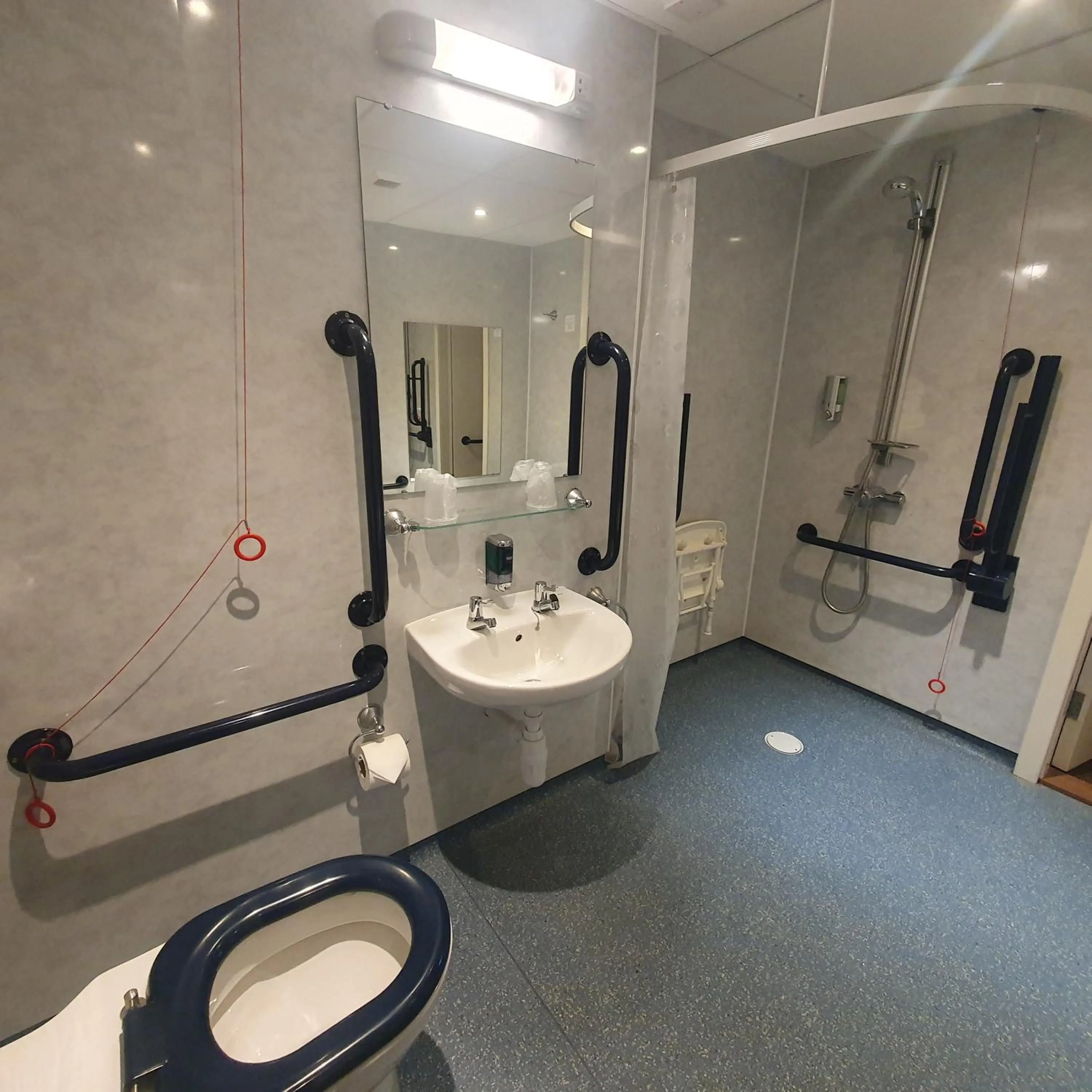 Shower in The Brae Hotel