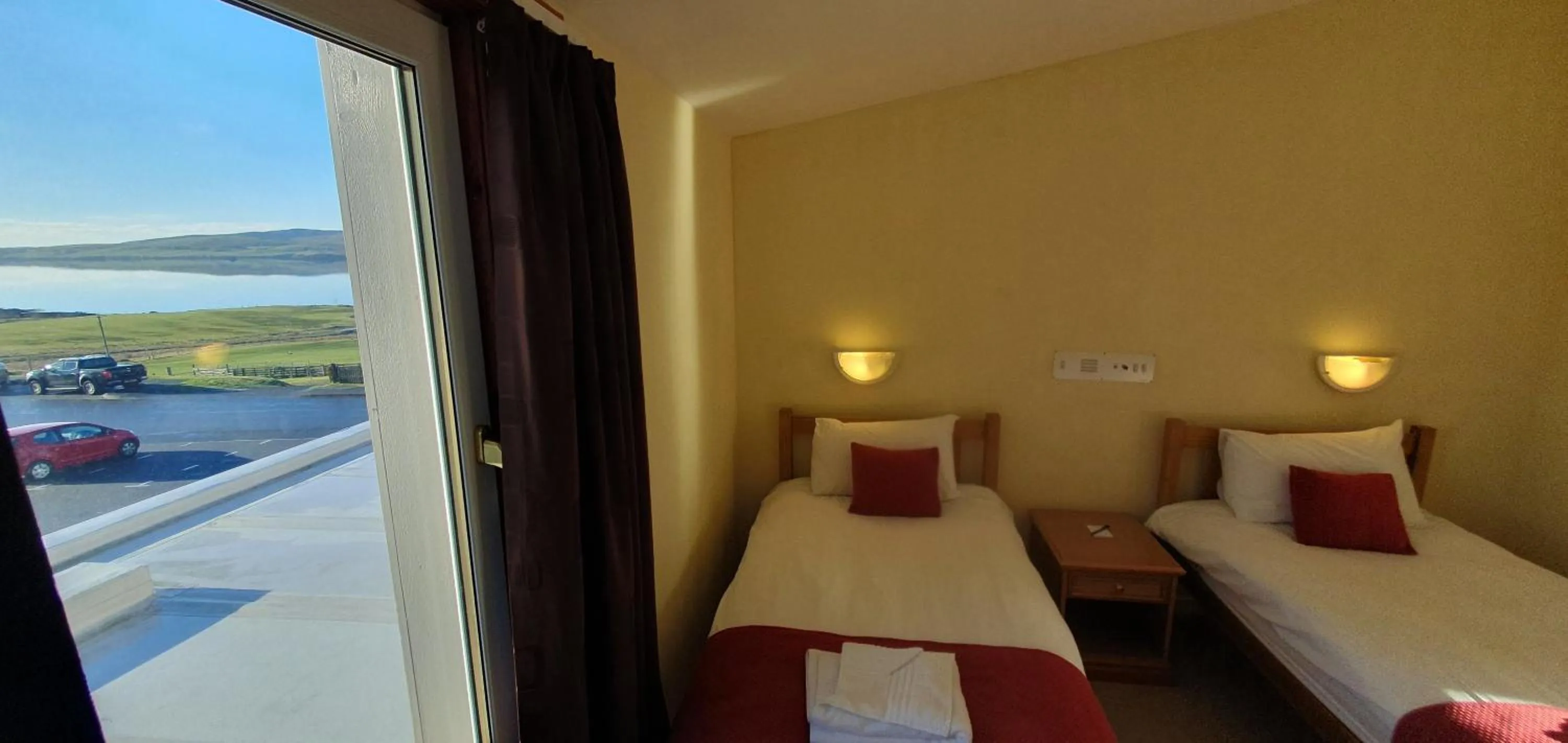 Bed in The Brae Hotel