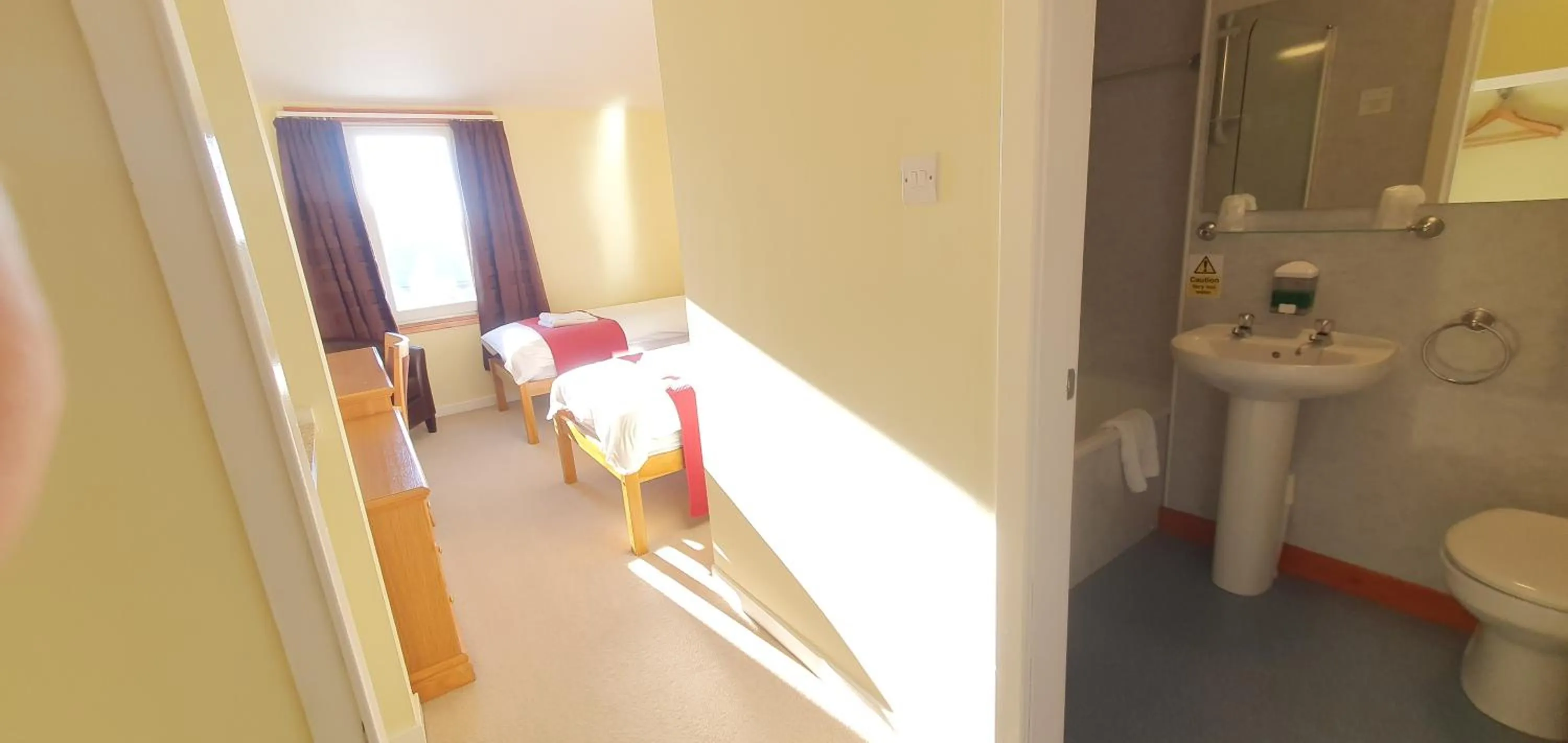 Photo of the whole room in The Brae Hotel